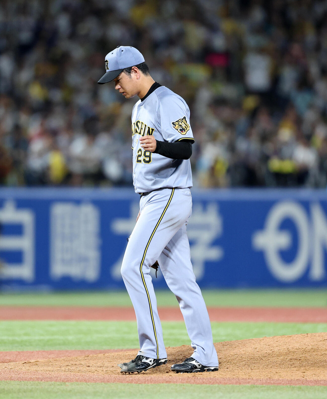 ヤクルト対阪神　7回裏、降板する阪神高橋遥人（撮影・鈴木正人）