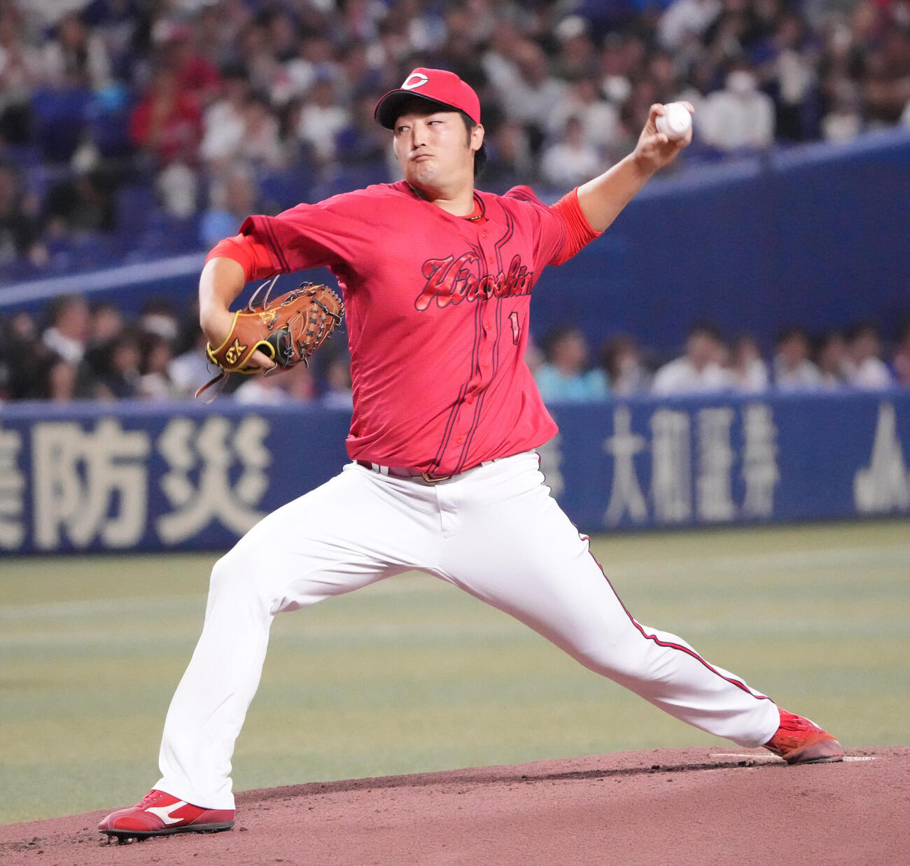 中日対広島　1回裏、登板する広島先発の床田寛樹（撮影・森本幸一）