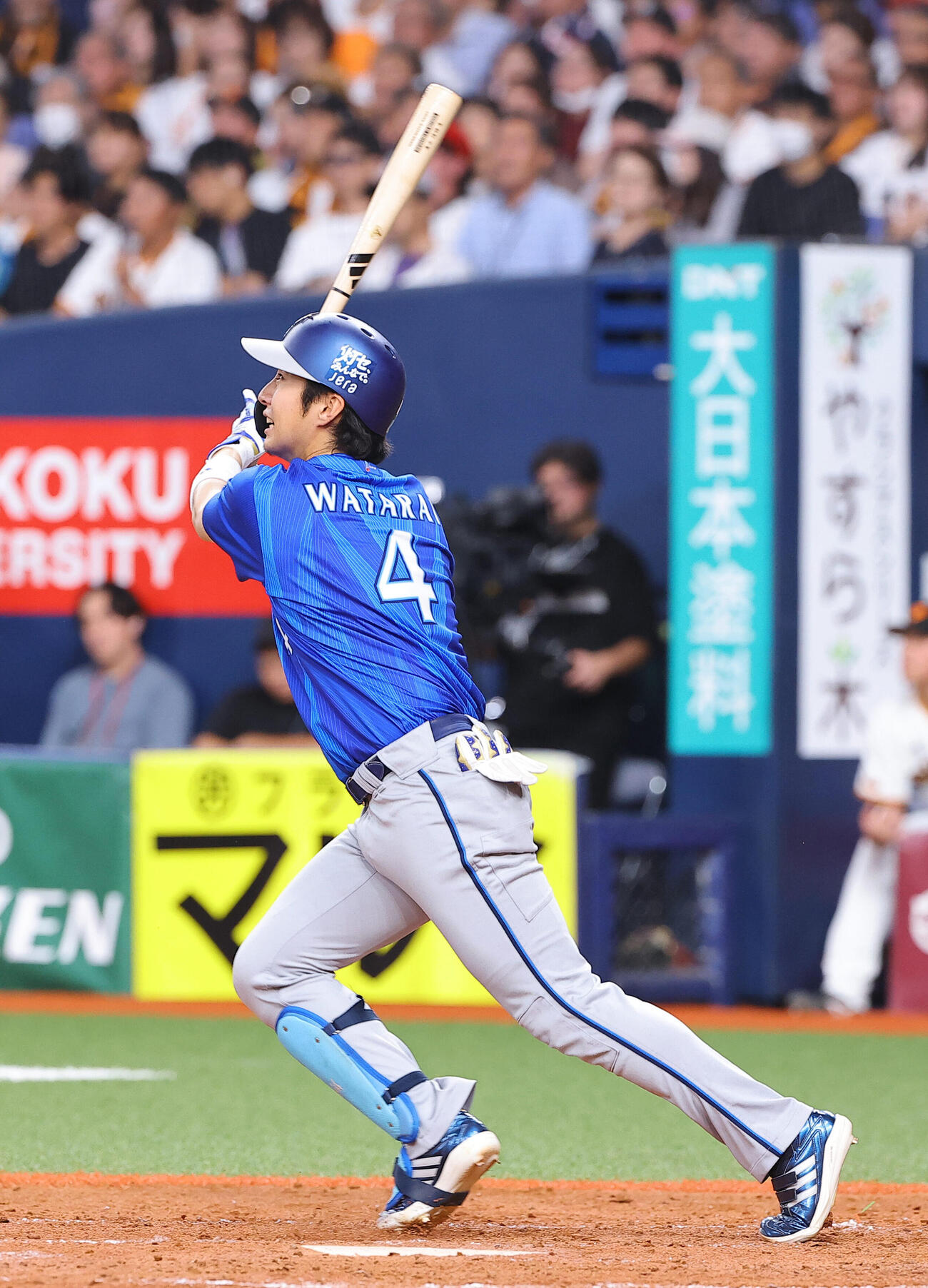 巨人対DeNA 5回表DeNA無死、度会隆輝は勝ち越しソロ本塁打を放つ（撮影・上田博志）