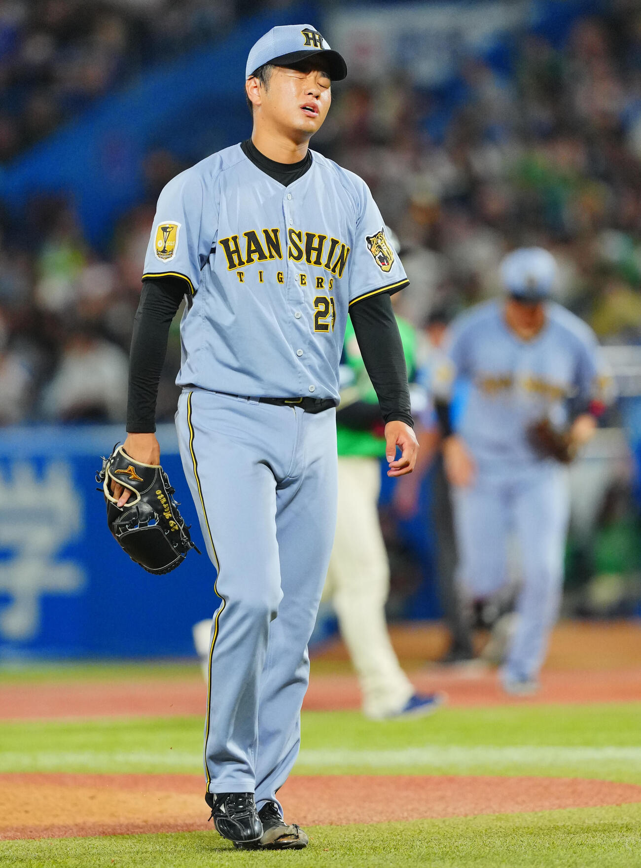 ヤクルト対阪神　2回裏ヤクルト2死満塁.吉村貢司郎を三振に仕留め無失点にしのぐも納得のいかない様子の阪神先発高橋遥人（撮影・垰建太）
