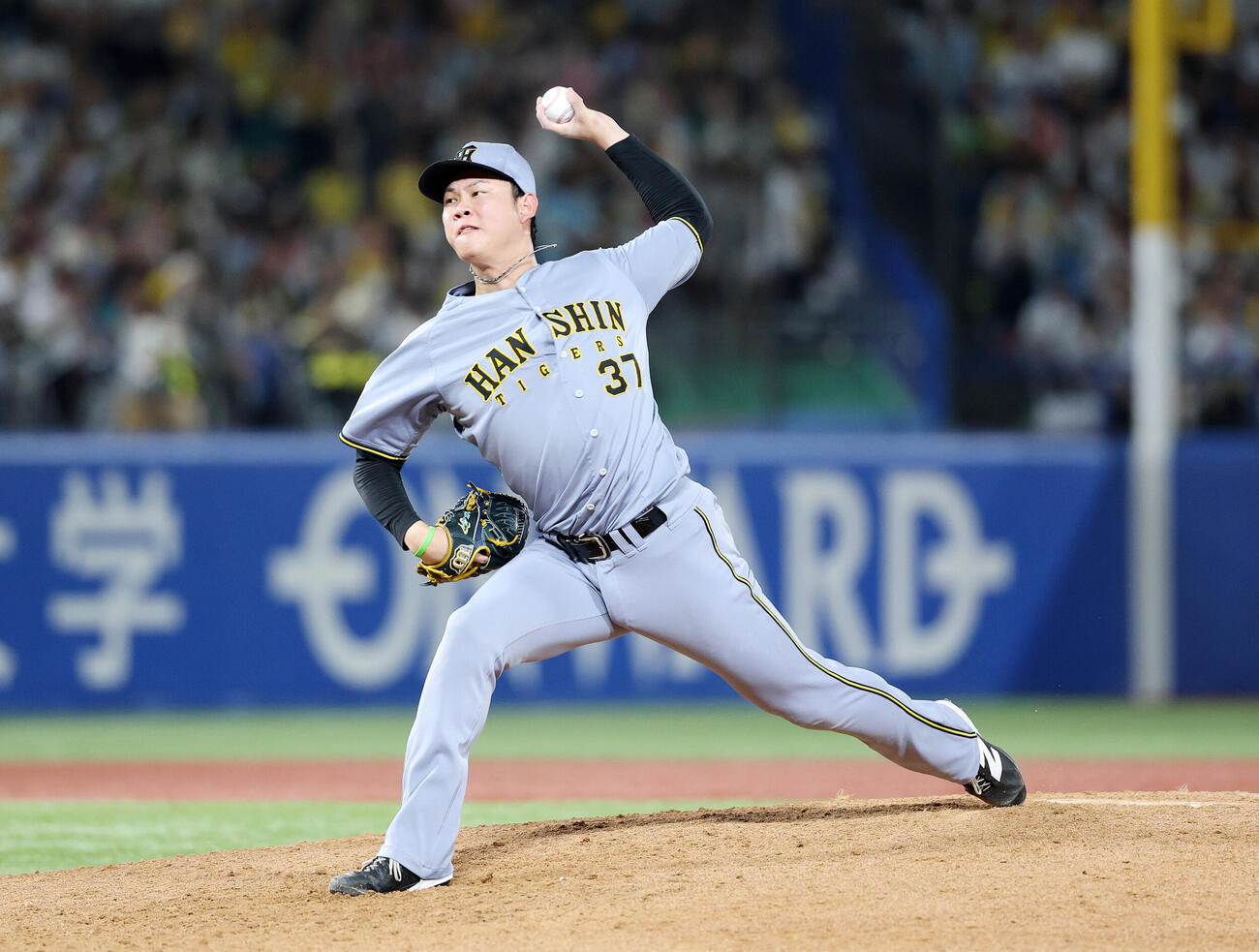 ヤクルト対阪神　力投する阪神3番手の及川雅貴（撮影・鈴木正人）
