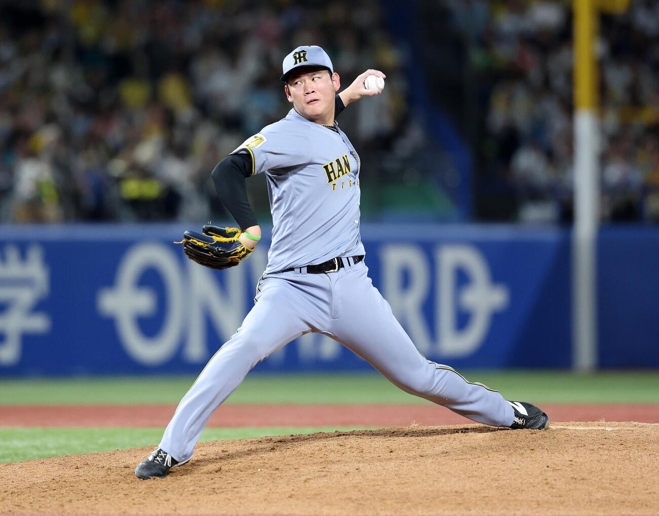 ヤクルト対阪神　力投する阪神3番手の及川雅貴（撮影・鈴木正人）