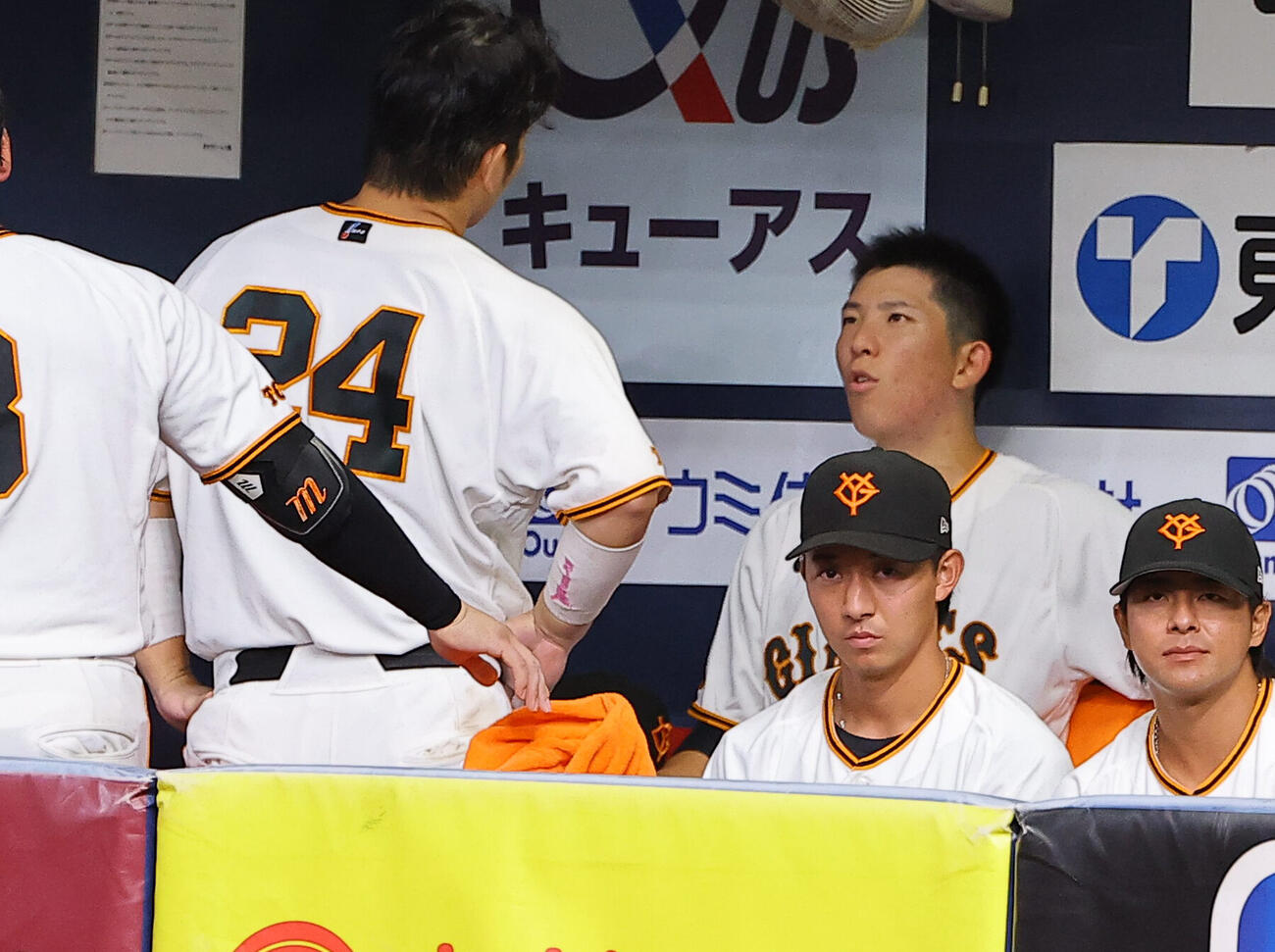 巨人対DeNA　戸郷翔征（奥）は5回3失点で降板する（撮影・上田博志）