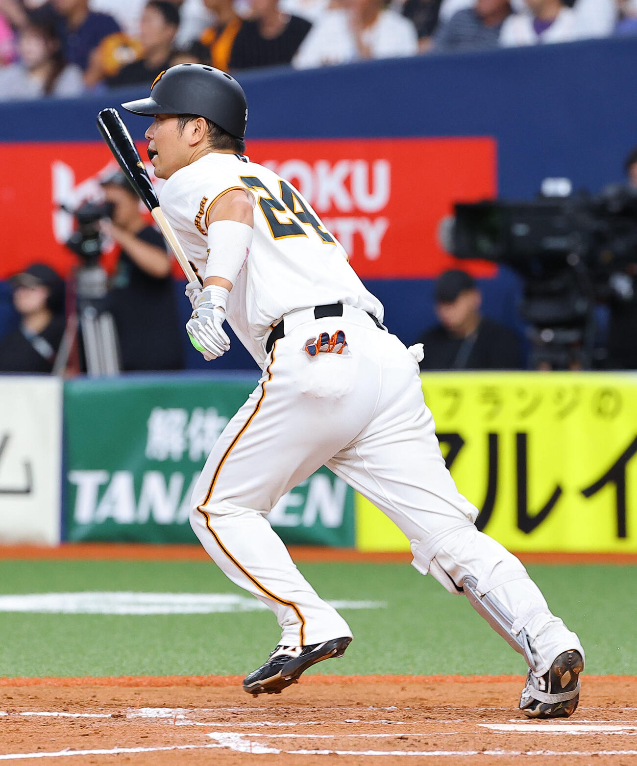 巨人対DeNA 9回裏巨人無死、大城卓三は内野安打を放つ（撮影・上田博志）