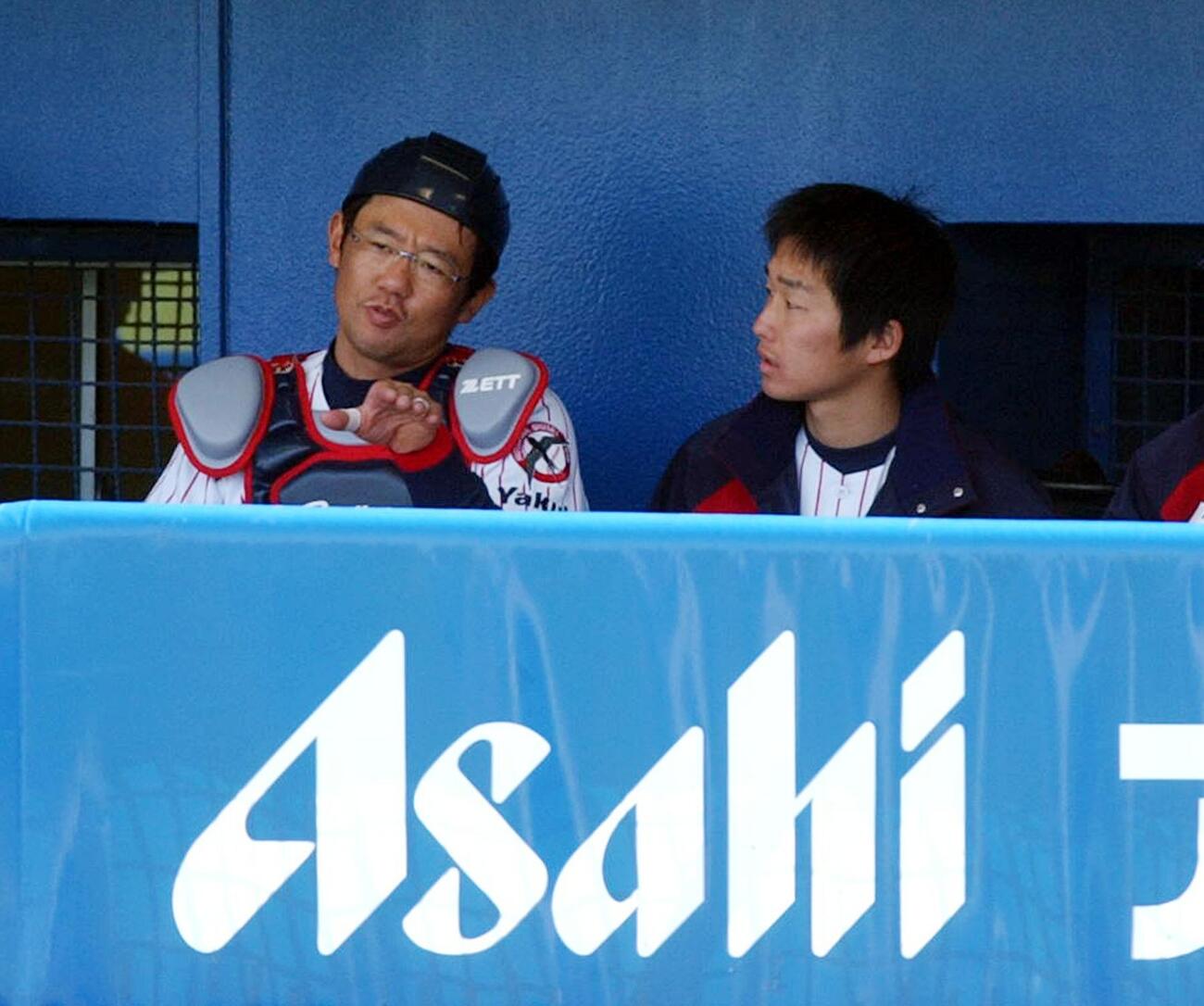 石川雅規と古田敦也（2002年3月）