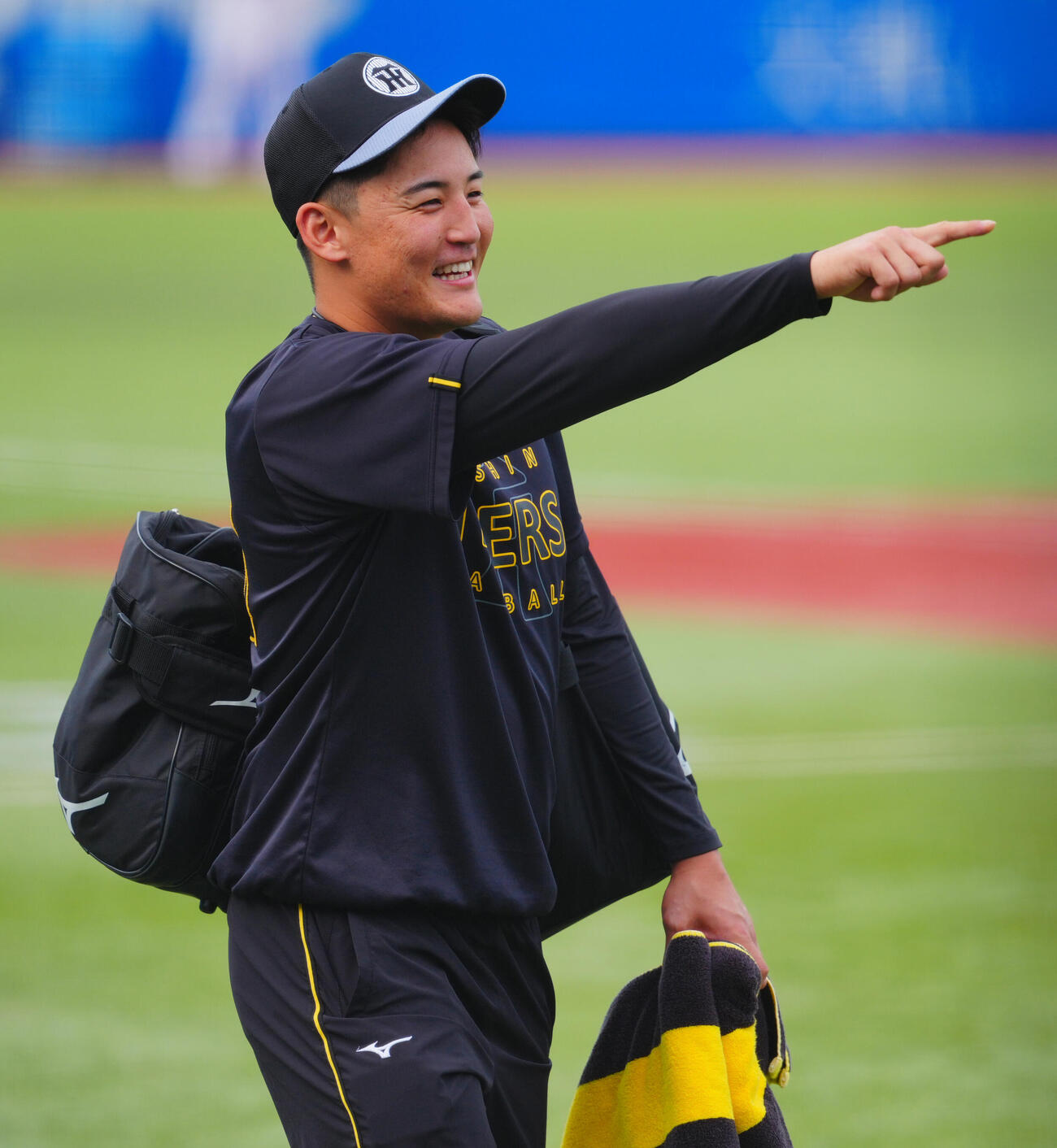 ヤクルト対阪神　試合前笑顔を見せる阪神元山飛優（撮影・垰建太）