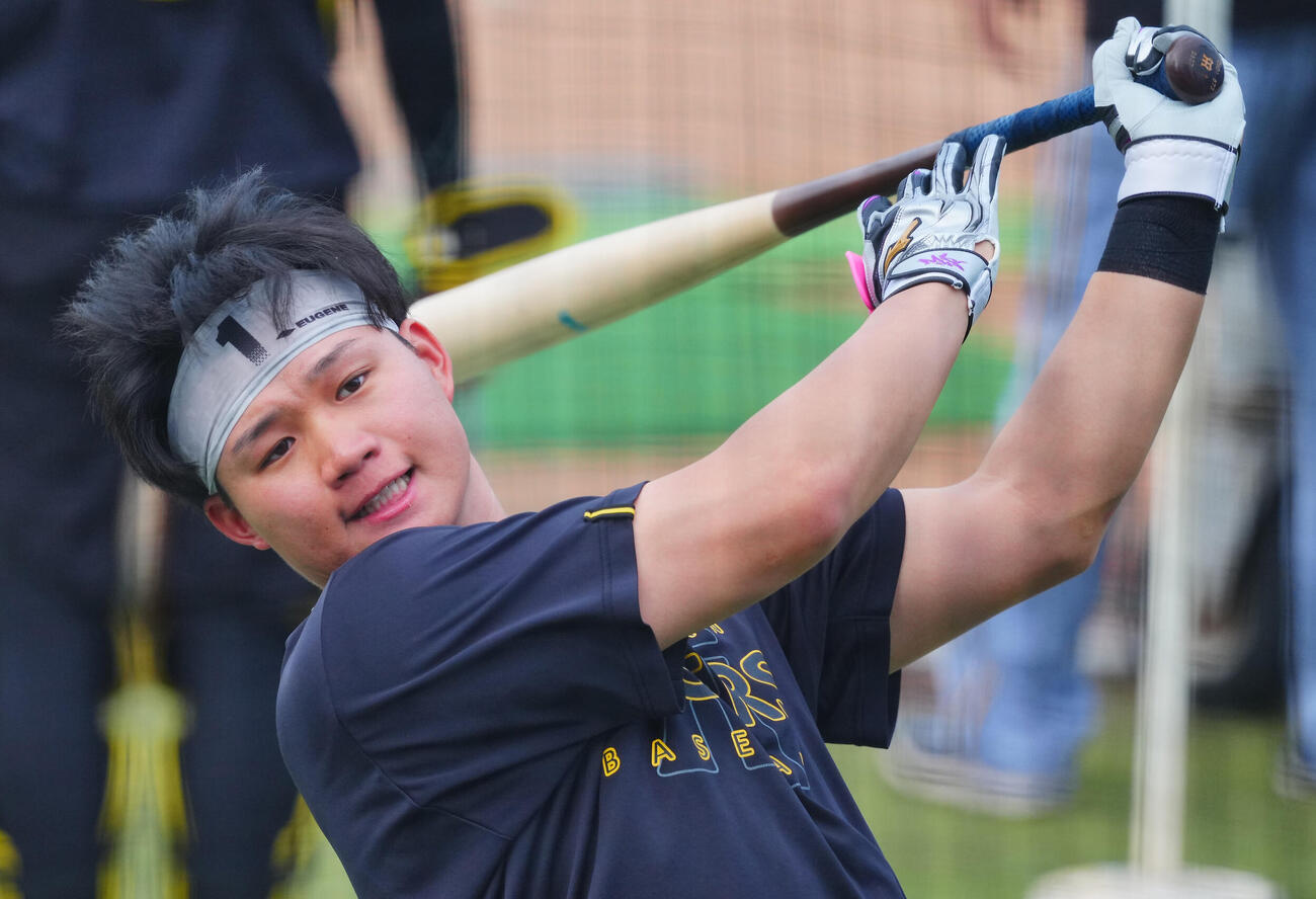 ヤクルト対阪神　試合前打撃練習する阪神森下翔太　（撮影・垰建太）