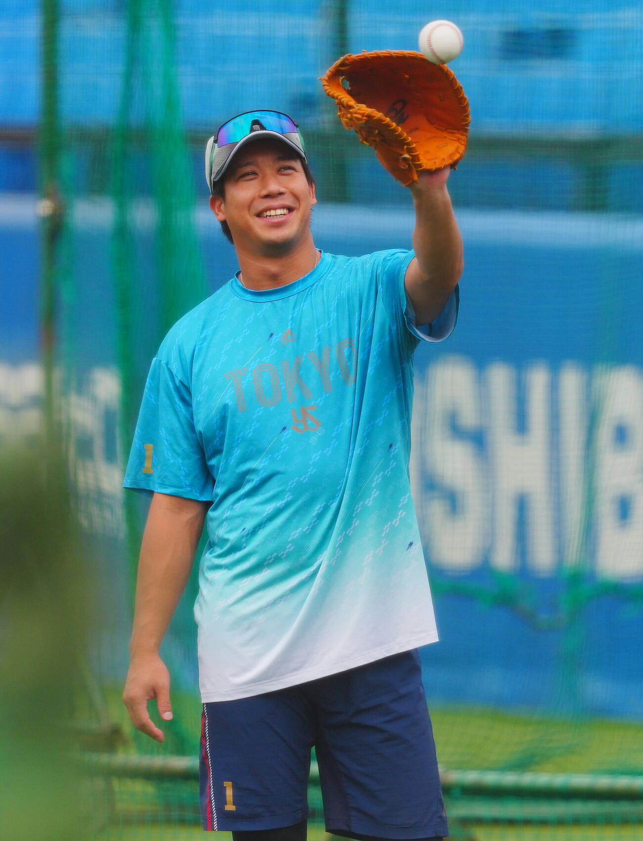 ヤクルト対阪神　試合前練習で調整するヤクルト山田哲人（撮影・垰建太）