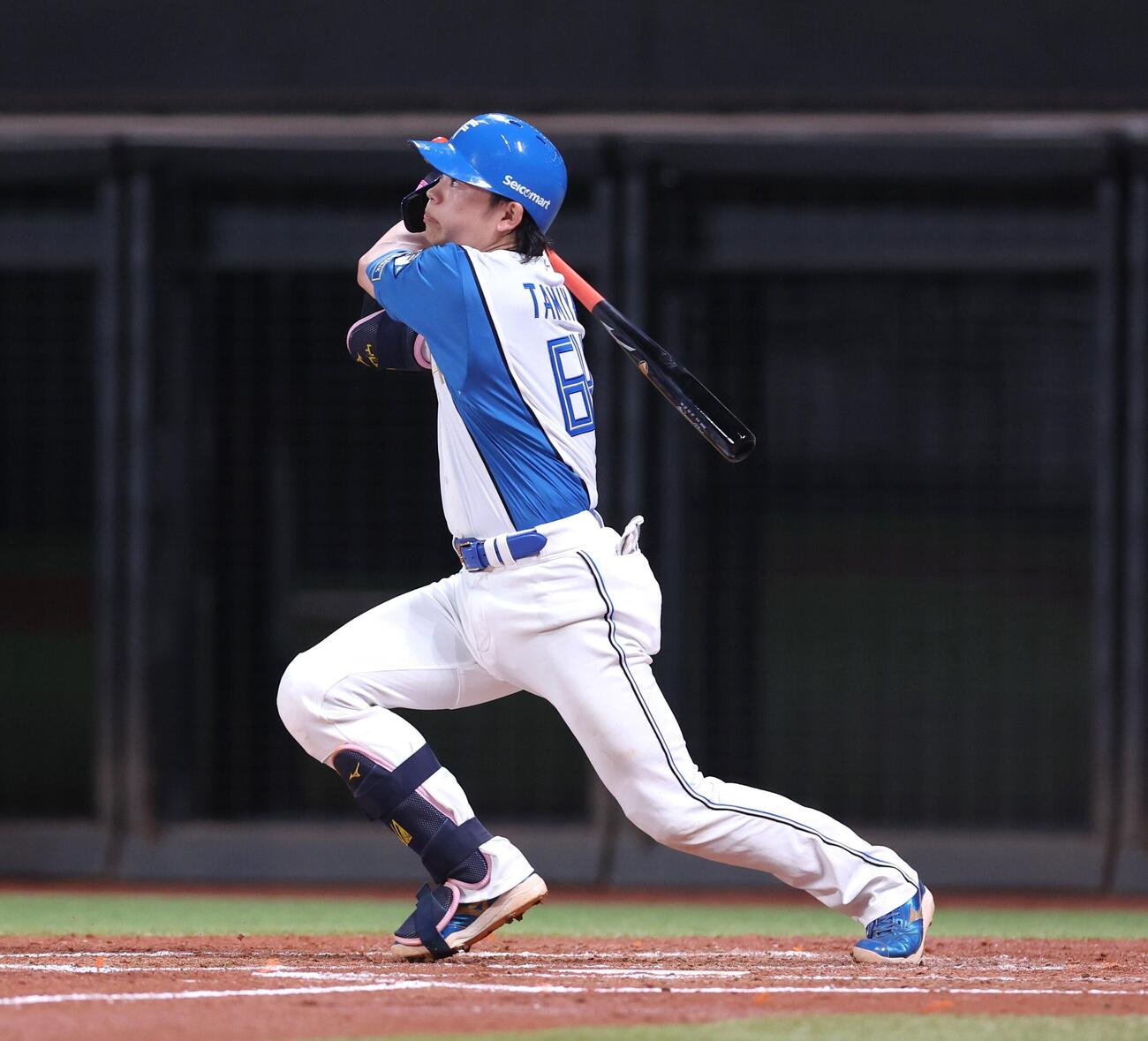 日本ハム対ソフトバンク　4回裏日本ハム1死、本塁打を放つ田宮裕涼（撮影・黒川智章）