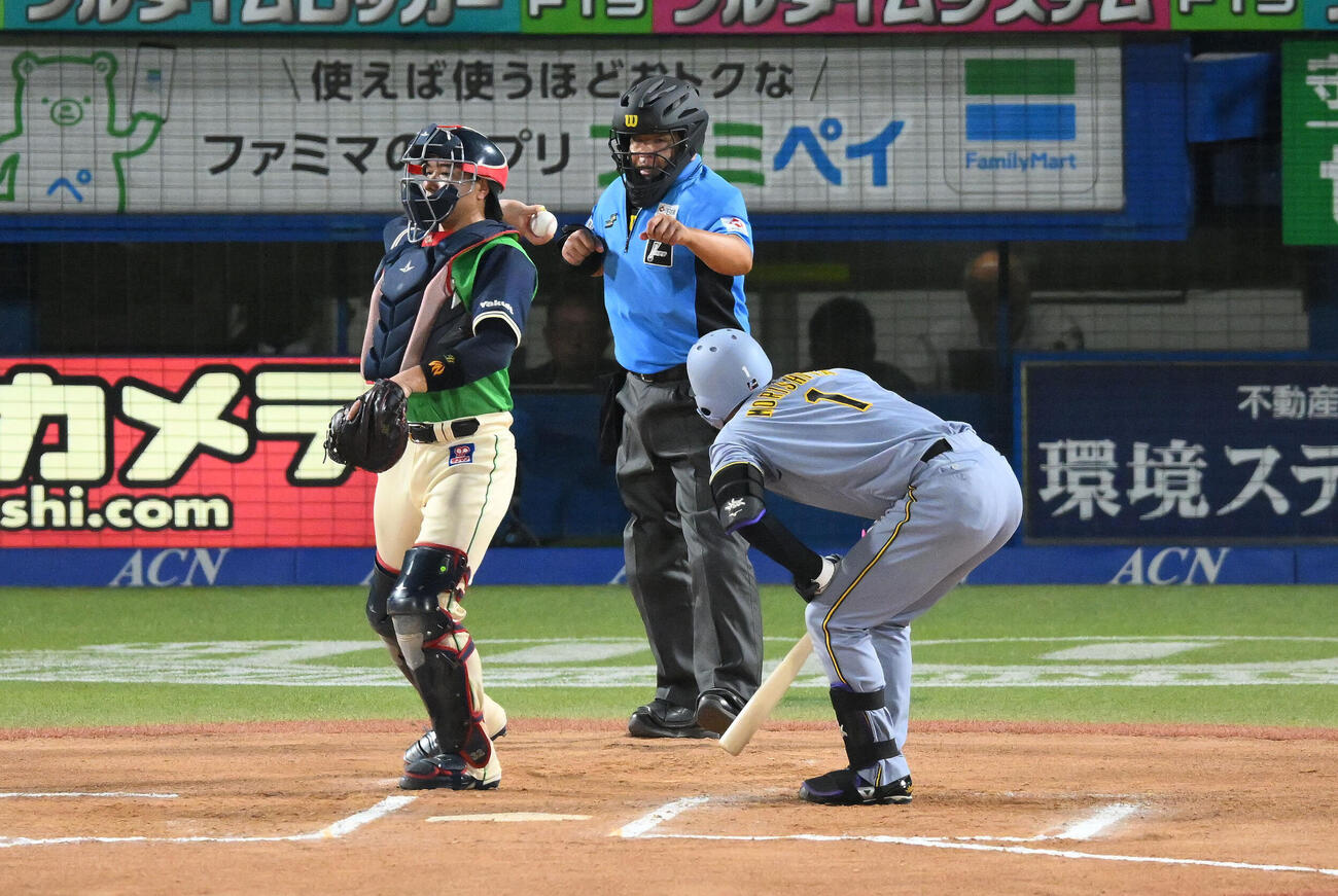 ヤクルト対阪神　6回表阪神1死、森下翔太は見逃し三振に倒れる（撮影・滝沢徹郎）