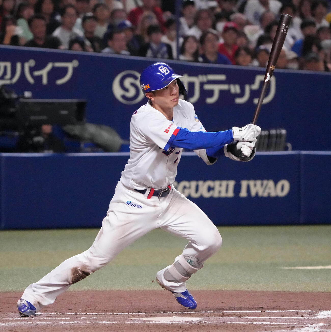 中日対広島　7回裏中日2死一、二塁、2点適時三塁打を放つ福永裕基（撮影・森本幸一）