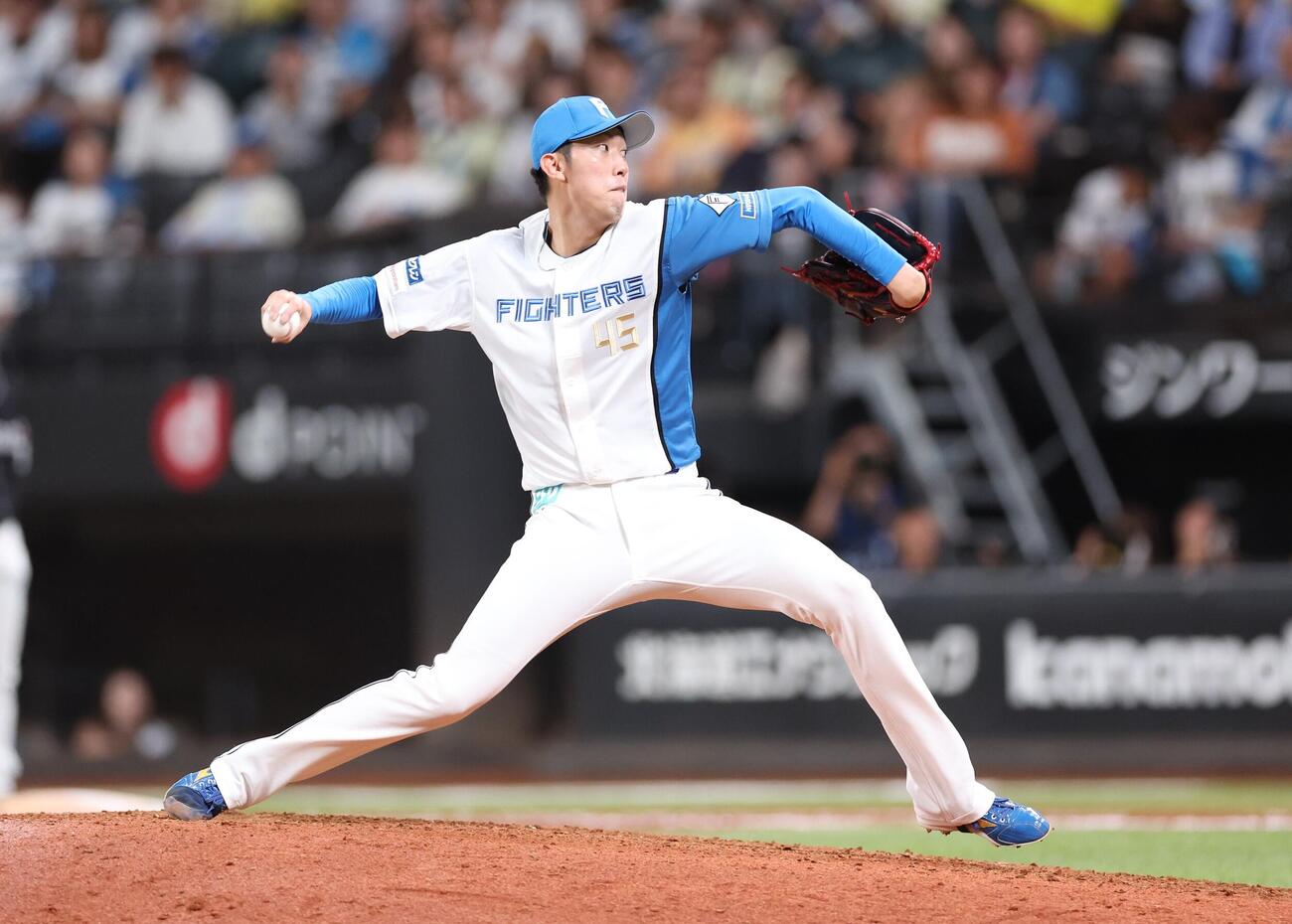 日本ハム対ソフトバンク　12回に登板の福島蓮（撮影・黒川智章）