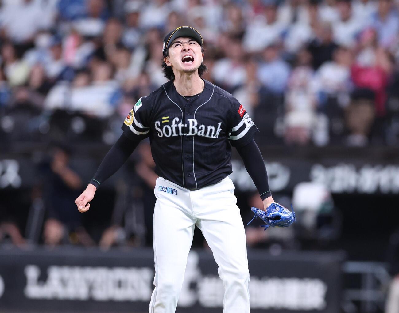 日本ハム対ソフトバンク　8回裏日本ハム2死満塁、カストロを三振にとり叫ぶ上沢直之（撮影・黒川智章）