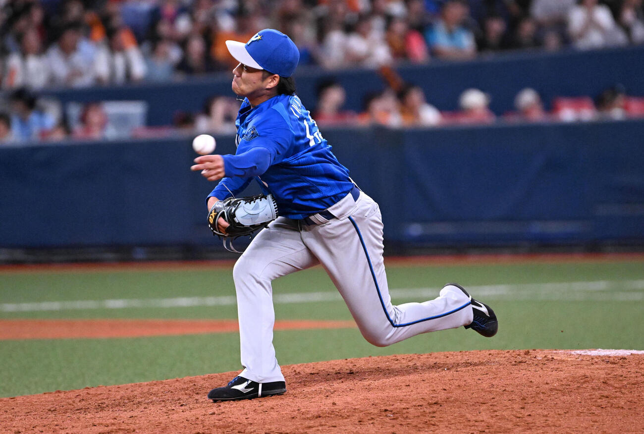 巨人対DeNA DeNA5番手の岩田将貴（撮影・石井愛子）