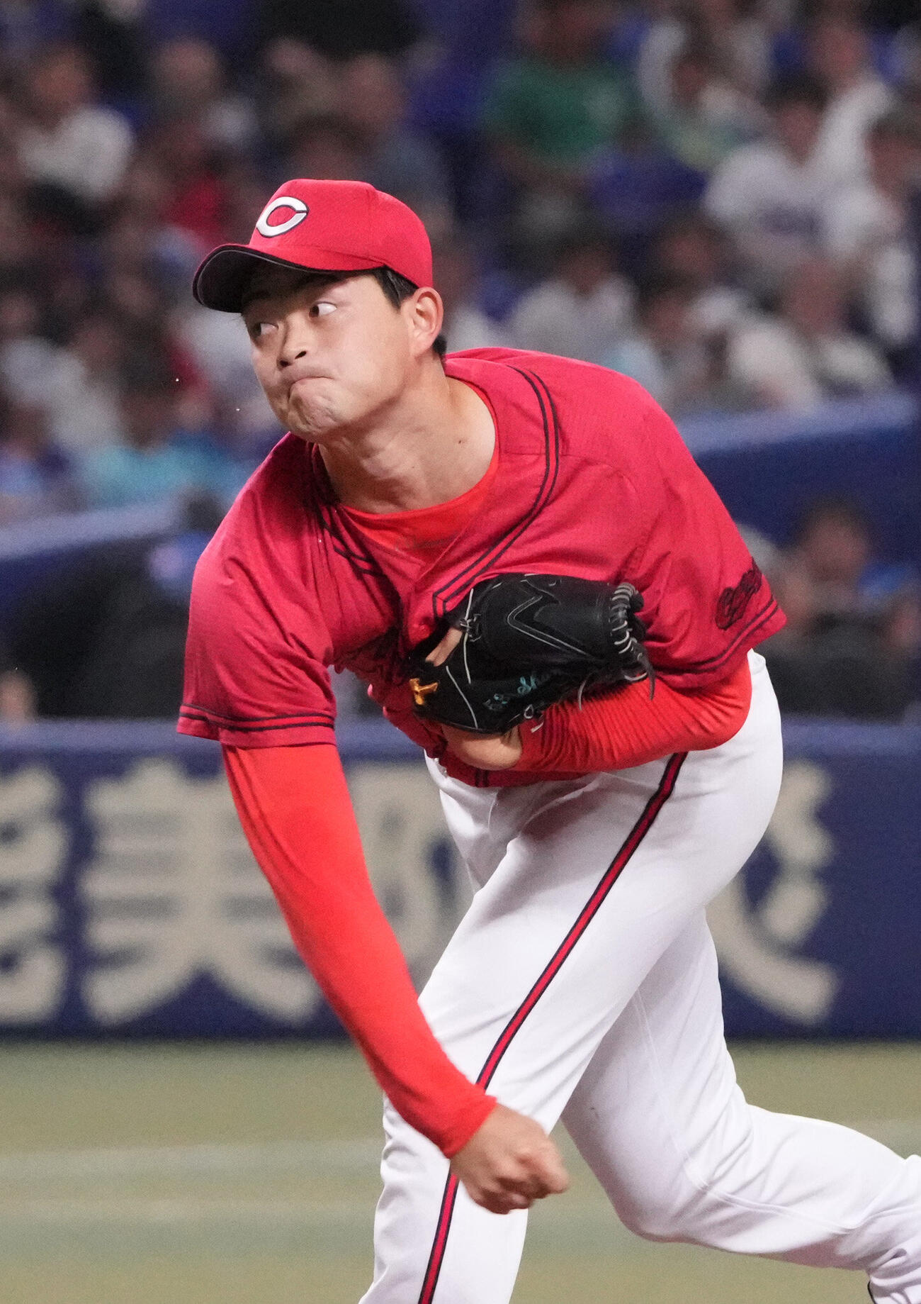 中日対広島　6回裏、広島2番手で登板する岡本駿（撮影・森本幸一）