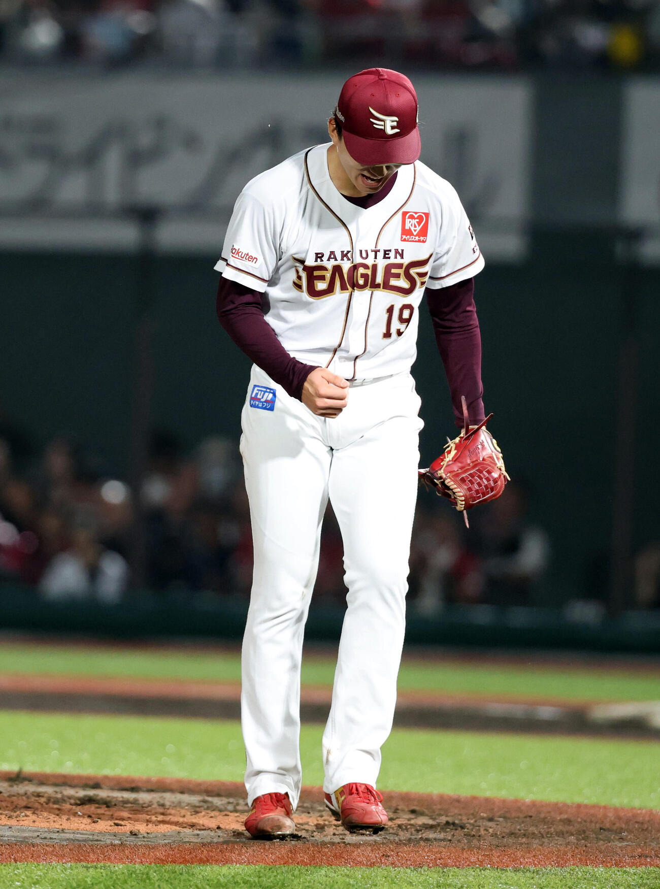 楽天対オリックス　3回表オリックス2死二塁、来田涼斗を三振に仕留めガッツポーズする荘司康誠（撮影・浅見桂子）