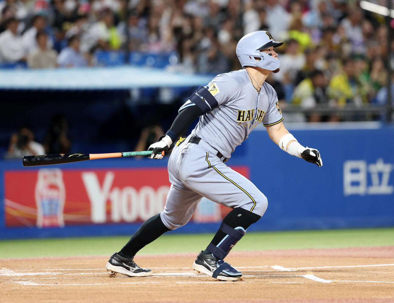 ヤクルト対阪神　1回表阪神1死一、二塁、佐藤輝明は適時打を放つ（撮影・鈴木正人）