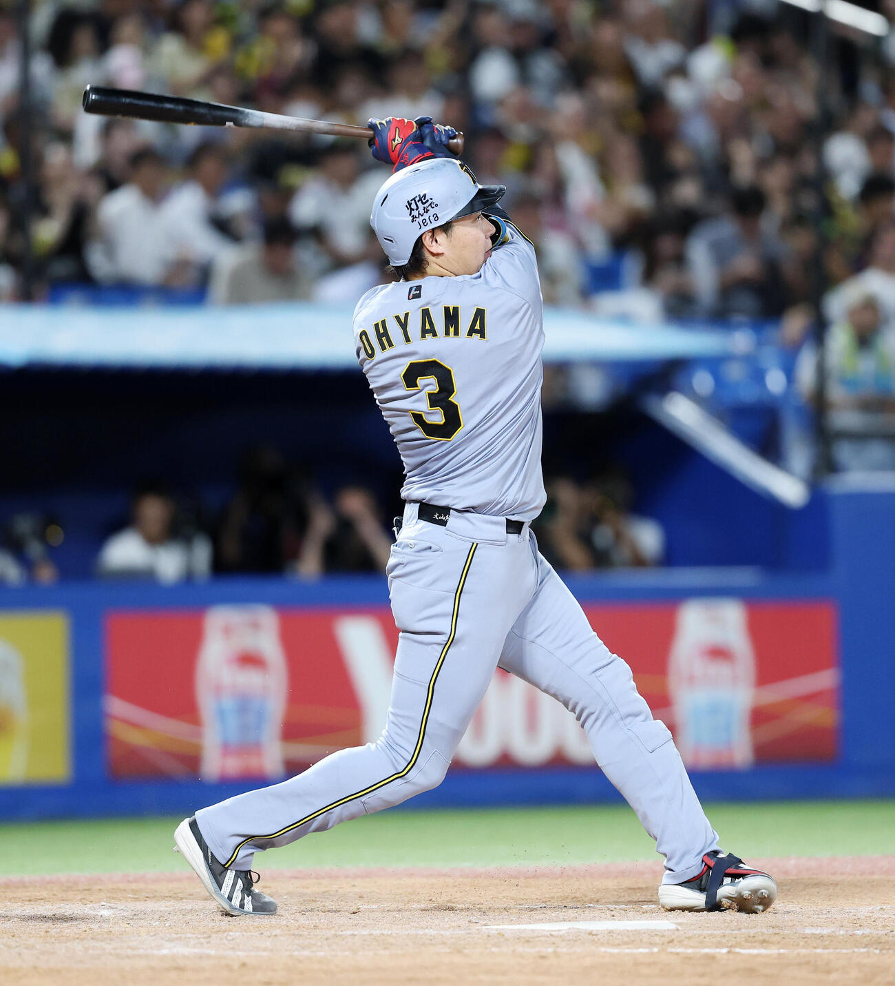 ヤクルト対阪神　3回表阪神2死、大山悠輔は二塁打を放つ（撮影・鈴木正人）