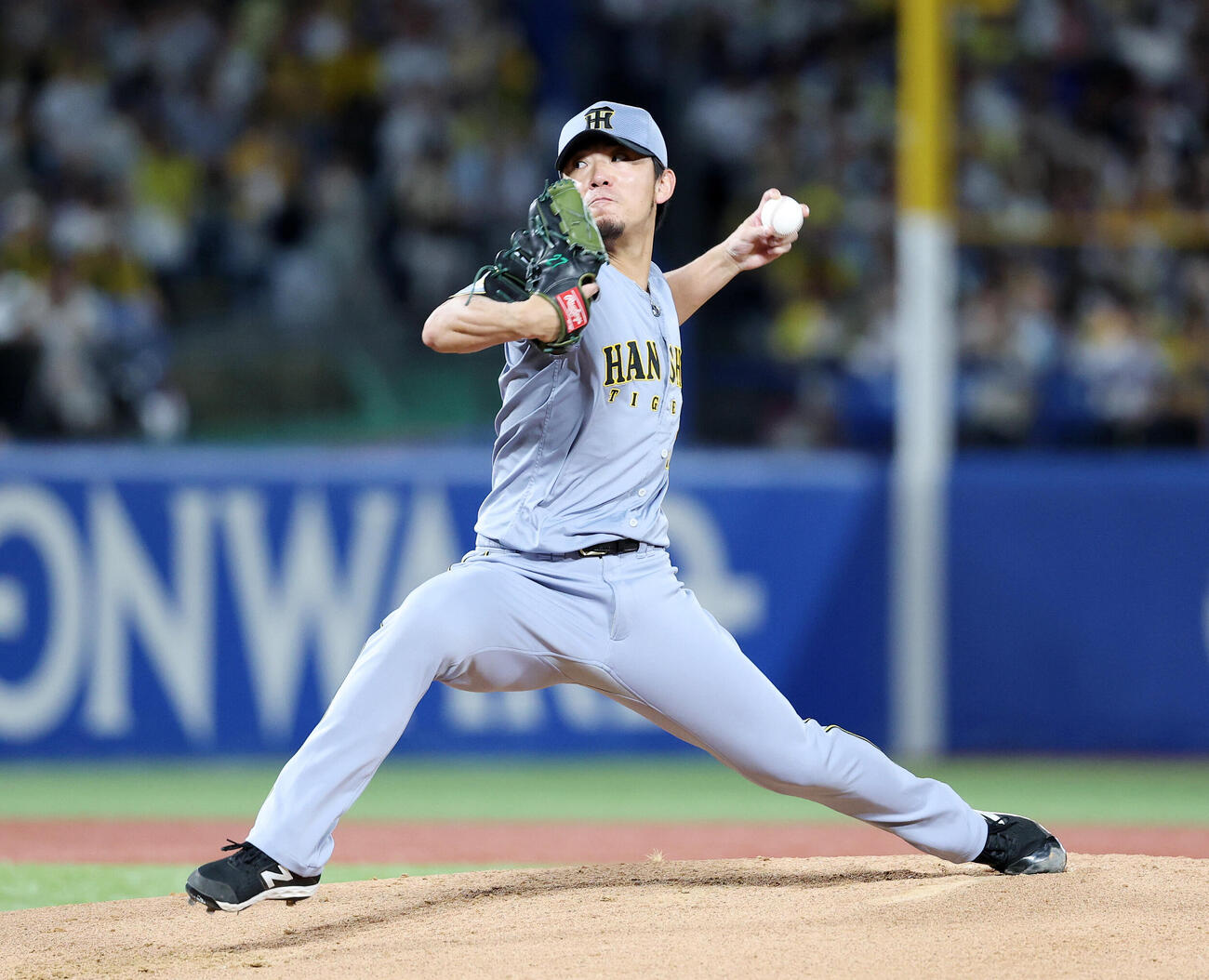 ヤクルト対阪神　力投する阪神先発の伊藤将司（撮影・鈴木正人）