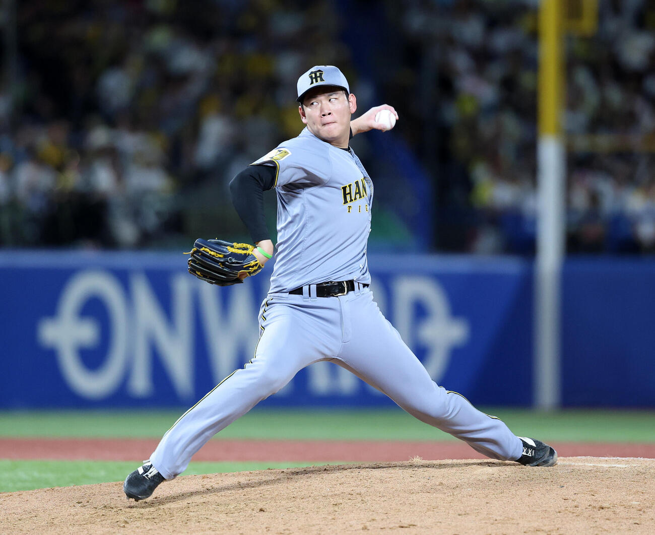 ヤクルト対阪神　力投する阪神3番手の及川雅貴（撮影・鈴木正人）
