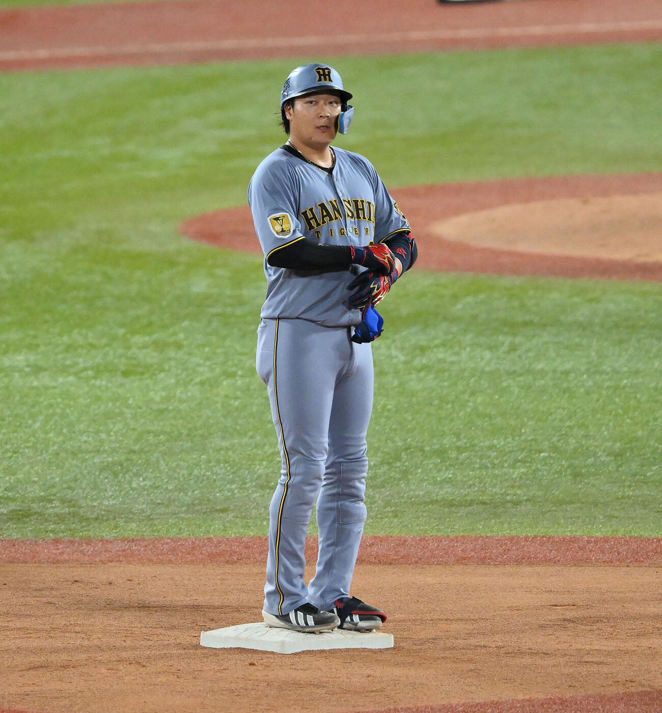 ヤクルト対阪神　5回表阪神1死、二塁打を放った大山悠輔（撮影・滝沢徹郎）