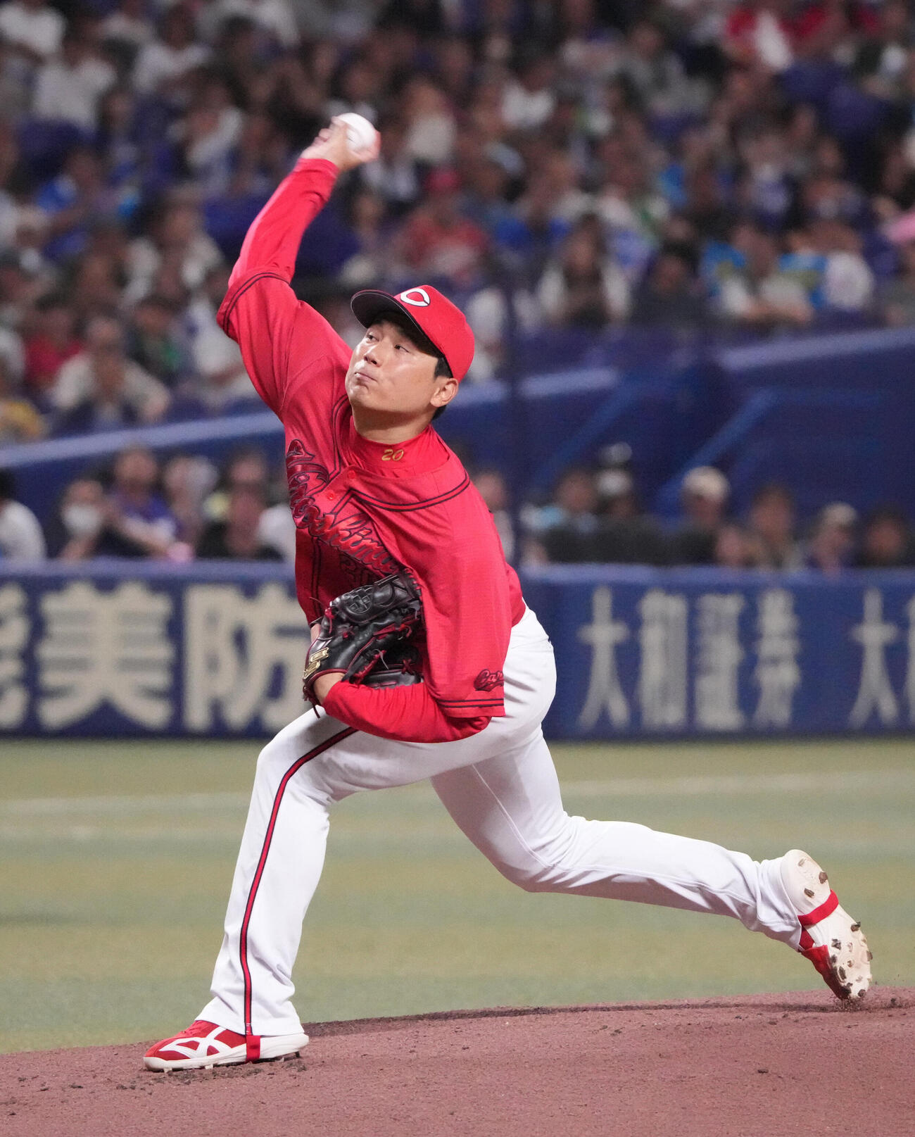 中日対広島　1回裏、登板する広島先発の栗林良吏（撮影・森本幸一）