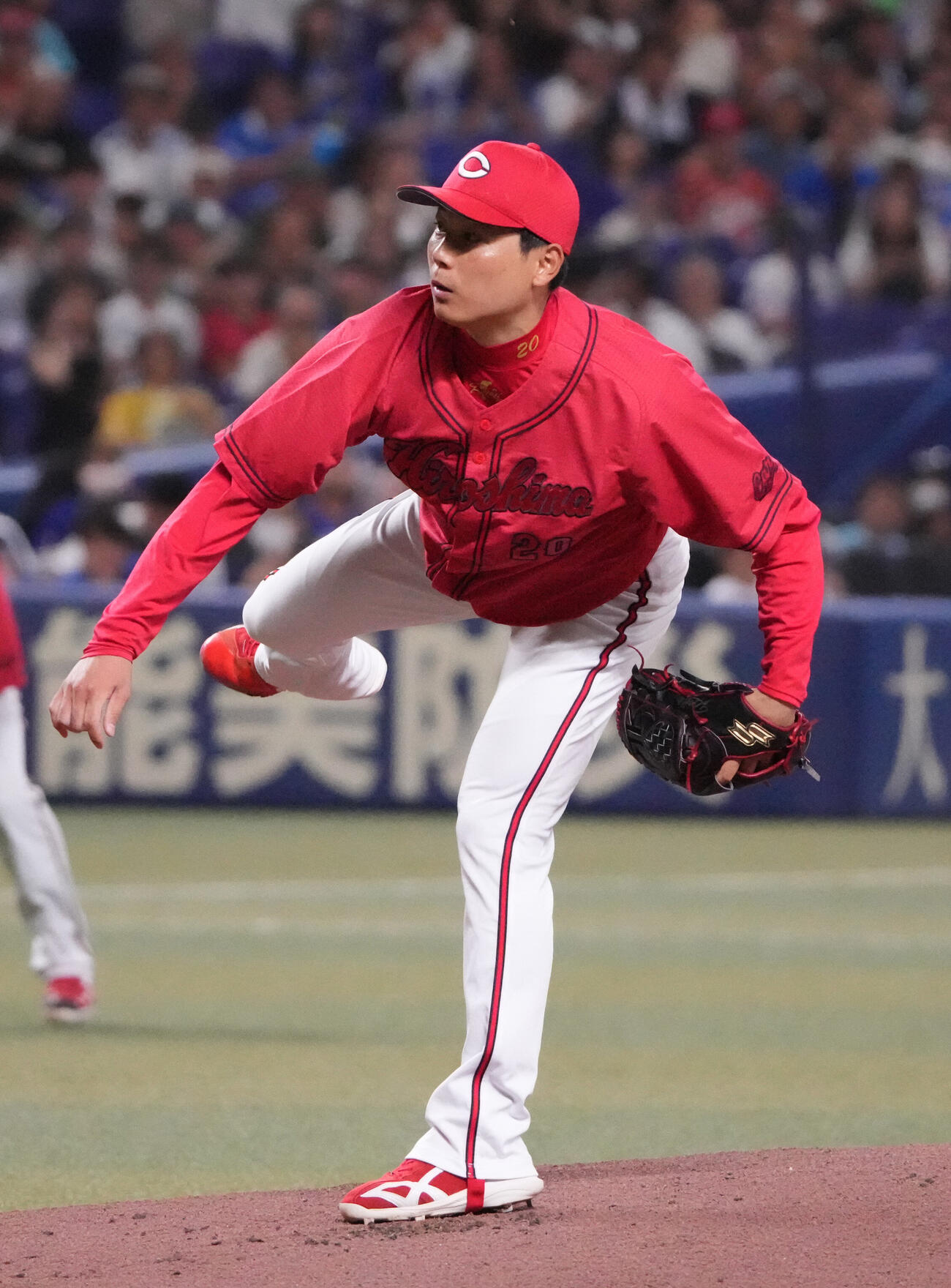 中日対広島　1回裏、登板する広島先発の栗林良吏（撮影・森本幸一）