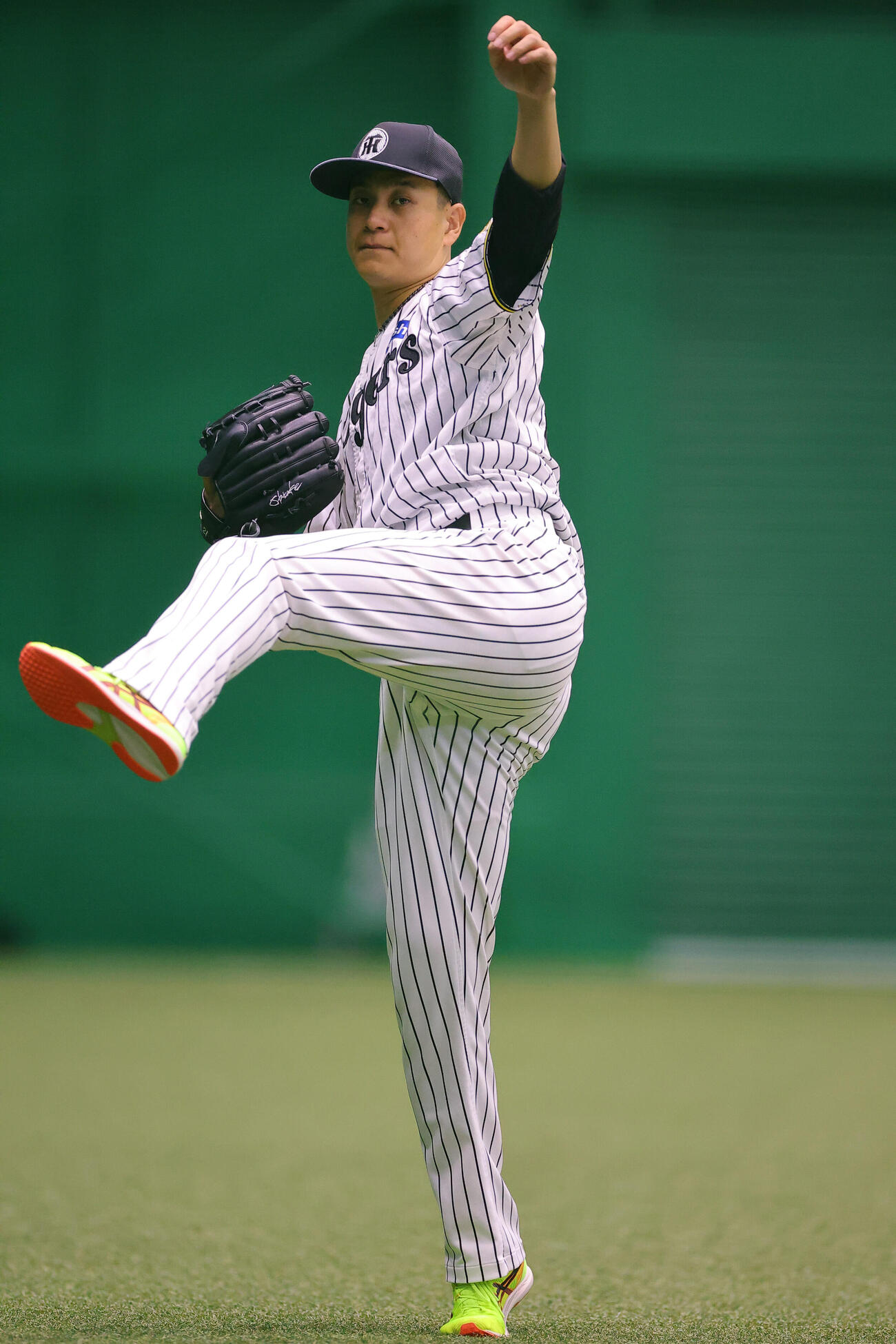 キャッチボールをする大竹耕太郎（撮影・上田博志）