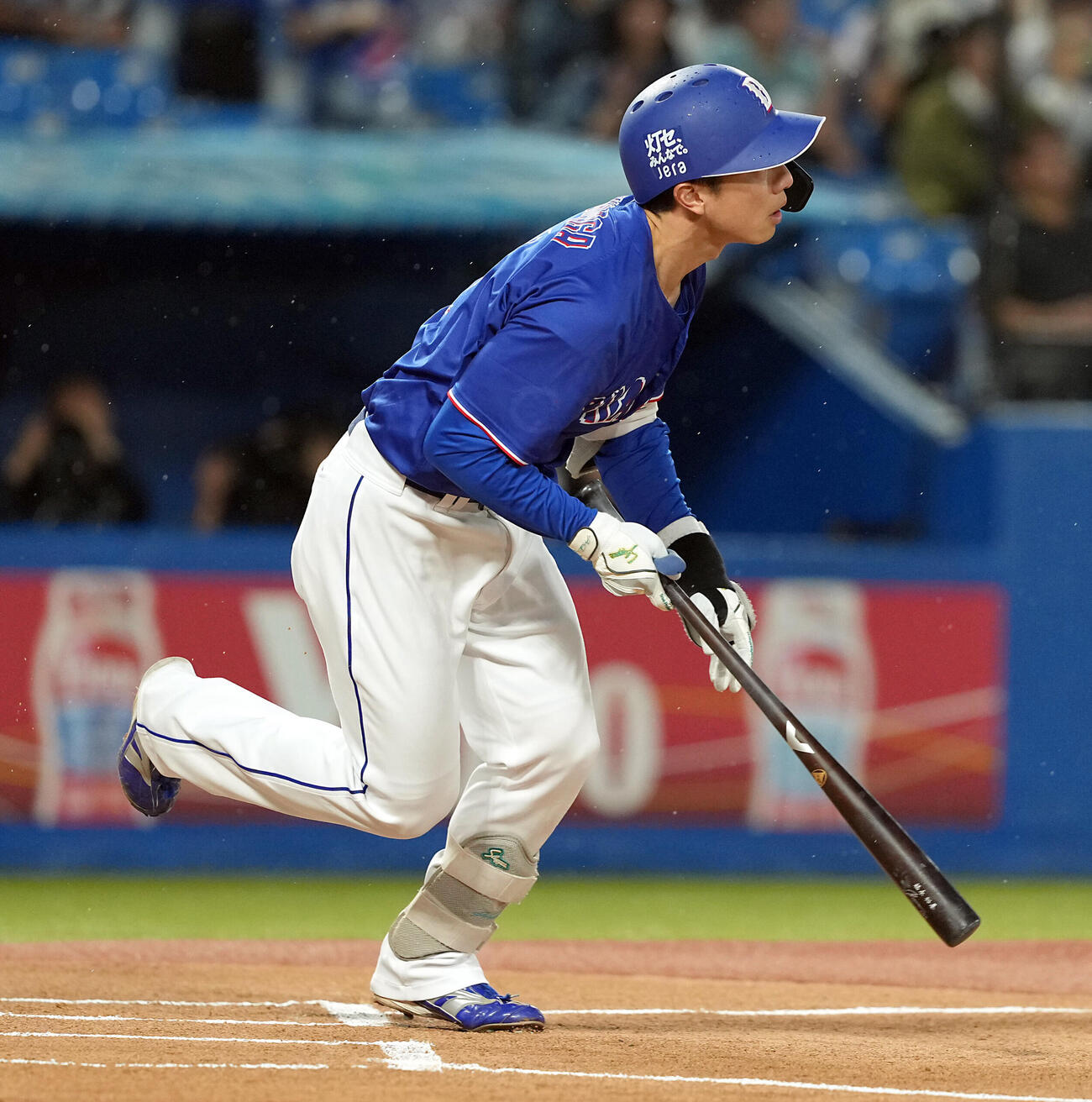 ヤクルト対中日　1回表中日無死、右越えにソロ本塁打を放つ福永裕基（撮影・たえ見朱実）