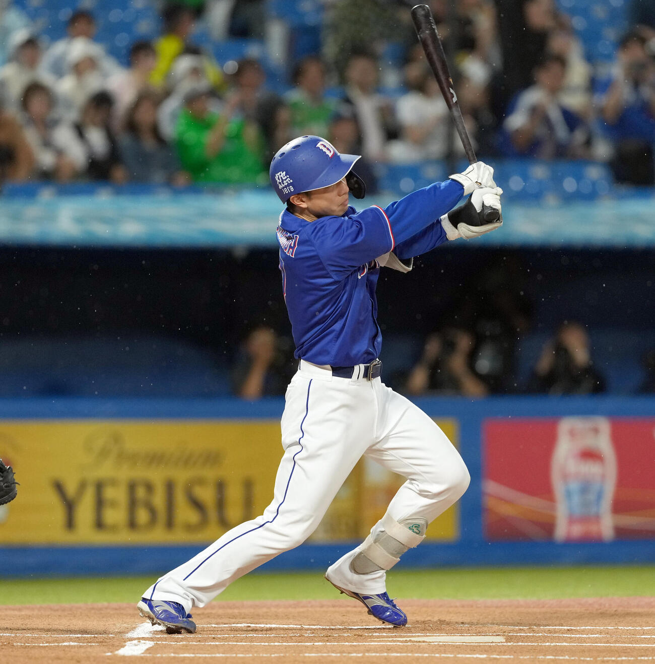 ヤクルト対中日　1回表中日無死、右越えに先制本塁打を放つ福永裕基（撮影・たえ見朱実）