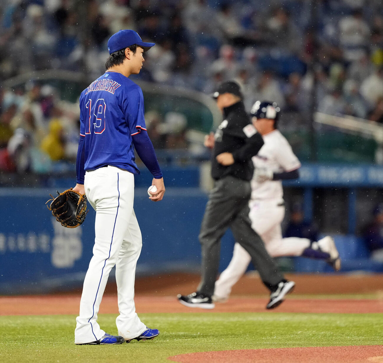 ヤクルト対中日　1回裏ヤクルト1死、西村瑠伊斗ソロ本塁打を浴びる高橋宏斗（撮影・たえ見朱実）