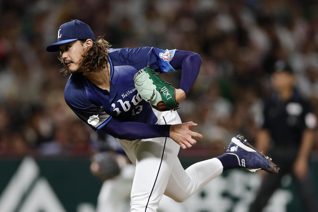 ソフトバンク対西武　力投する西武先発の高橋光成（撮影・前田充）