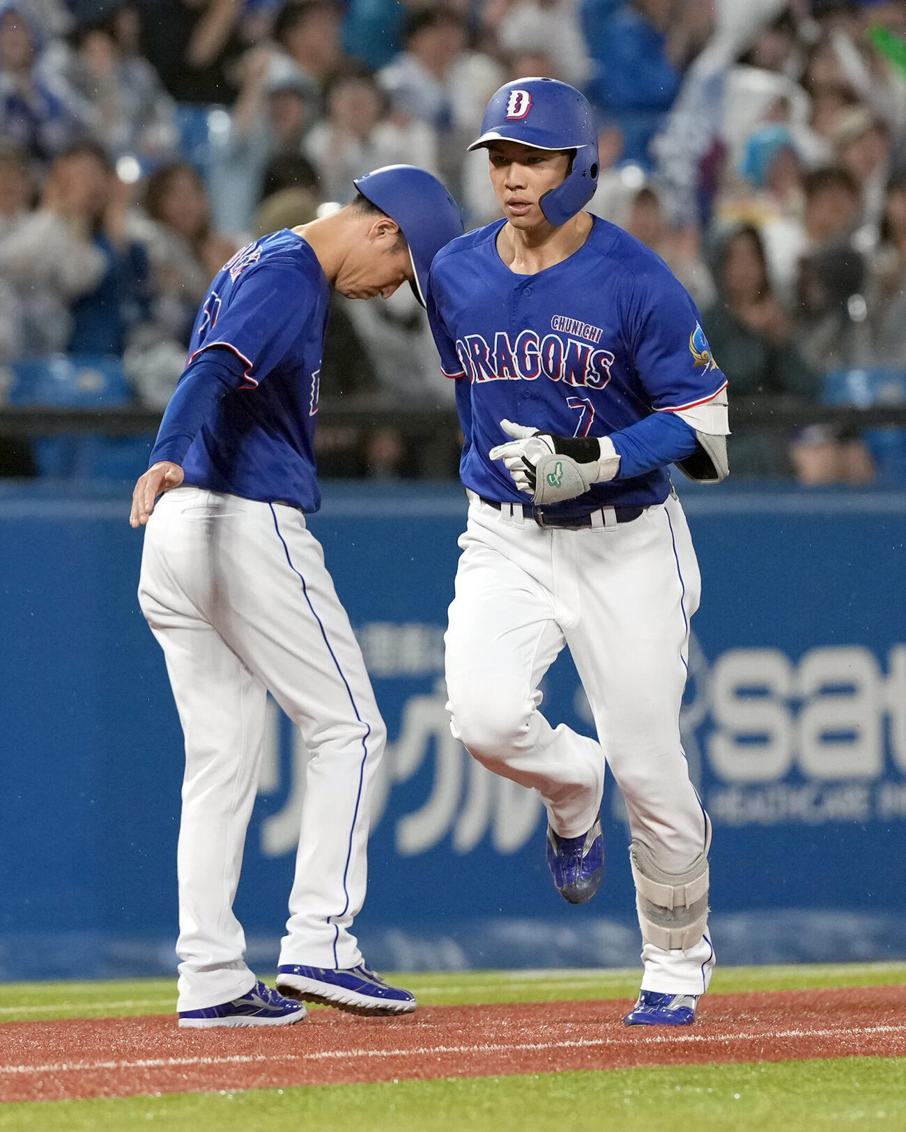 ヤクルト対中日　1回表中日無死、右越えにソロ本塁打を放つ福永裕基（撮影・たえ見朱実）