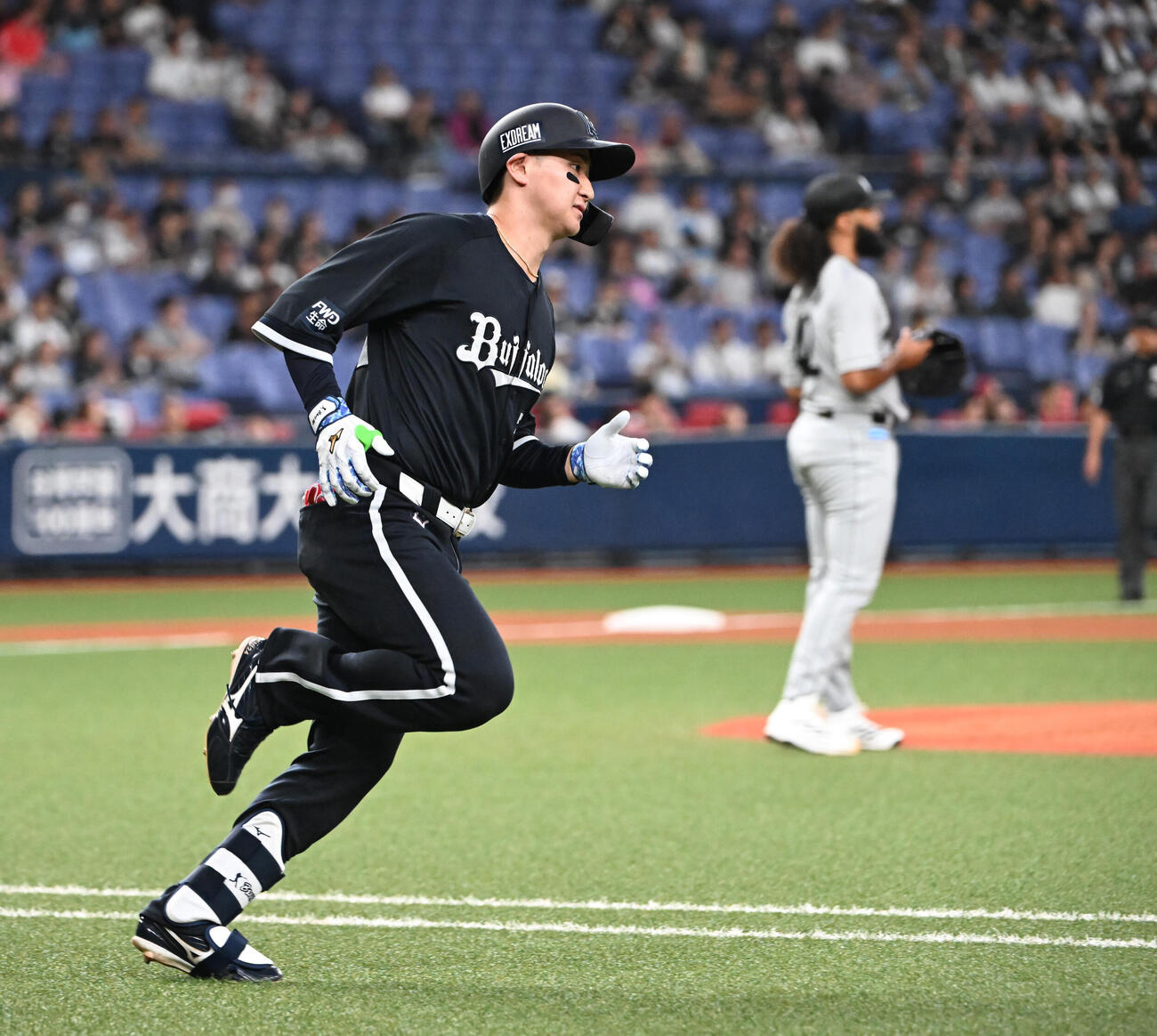 オリックス対ロッテ　1回裏オリックス2死一、三塁、左前適時打を放つ紅林弘太郎（撮影・和賀正仁）