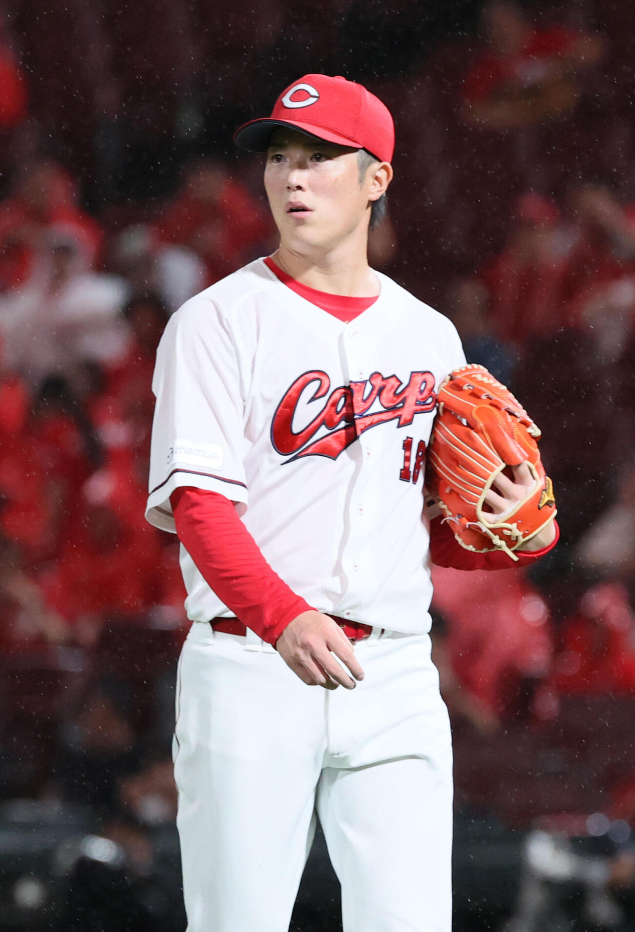 広島対巨人　1回表巨人無死一、三塁、ボビー・ダルベックに先制左前適時打を浴びた森下暢仁（撮影・加藤孝規）