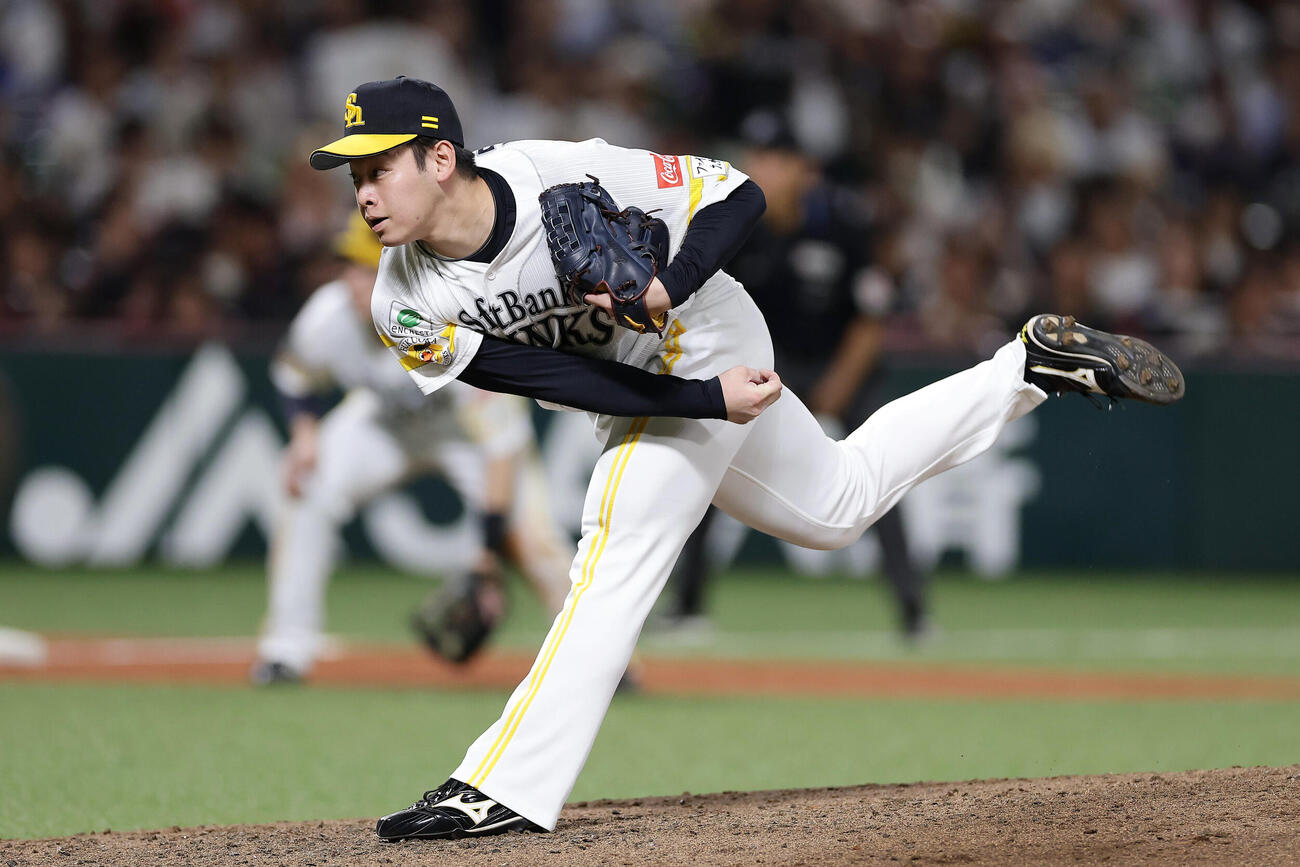 ソフトバンク対西武　2番手で登板し力投するソフトバンク鈴木豪太（撮影・前田充）
