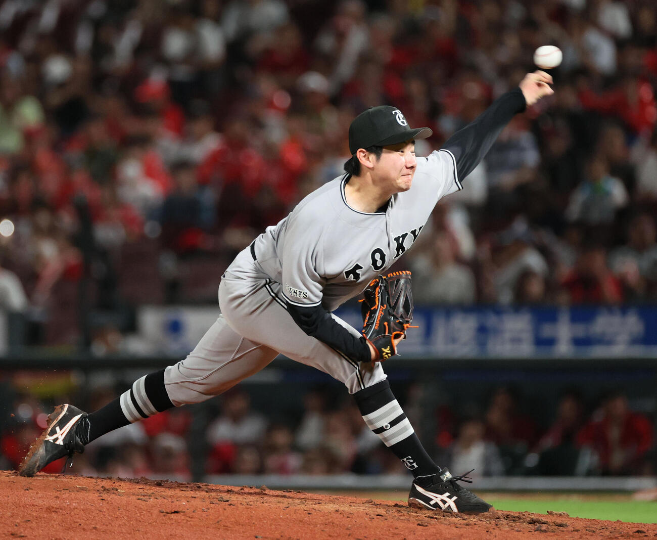 広島対巨人　力投する巨人先発の竹丸和幸（撮影・加藤孝規）