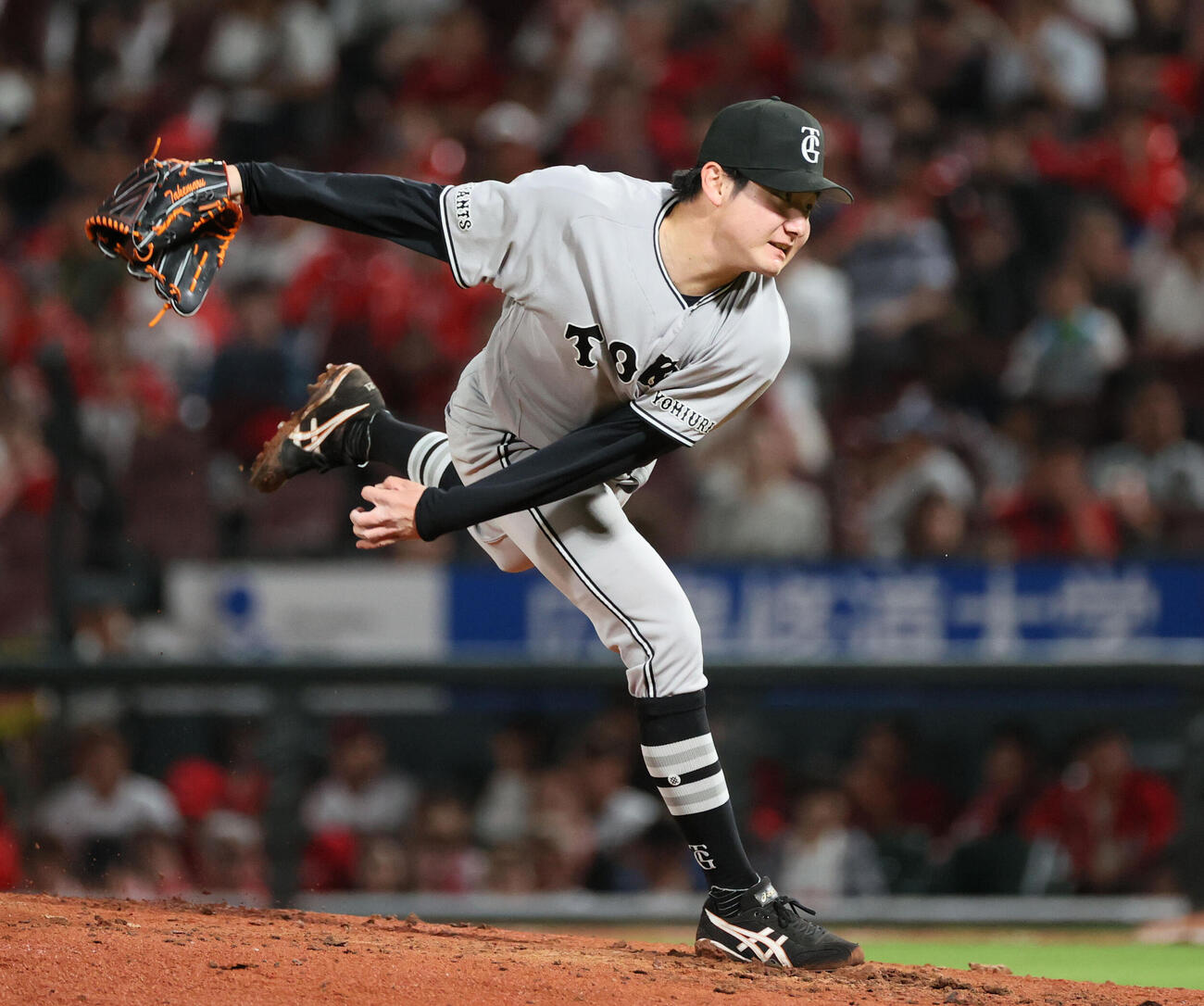広島対巨人　力投する巨人先発の竹丸和幸（撮影・加藤孝規）