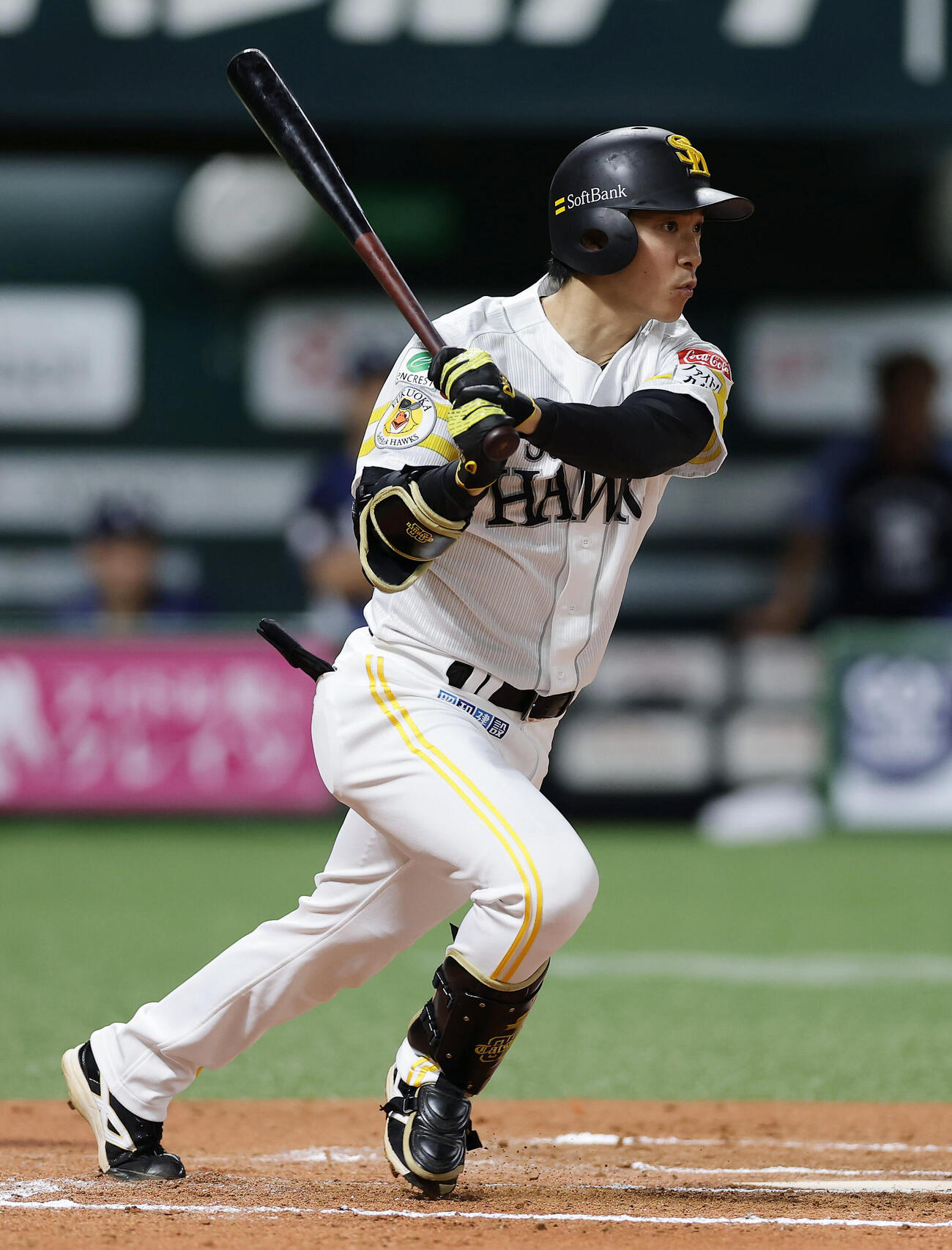 ソフトバンク対西武　6回裏ソフトバンク1死、右前打を放つ柳町達（撮影・前田充）