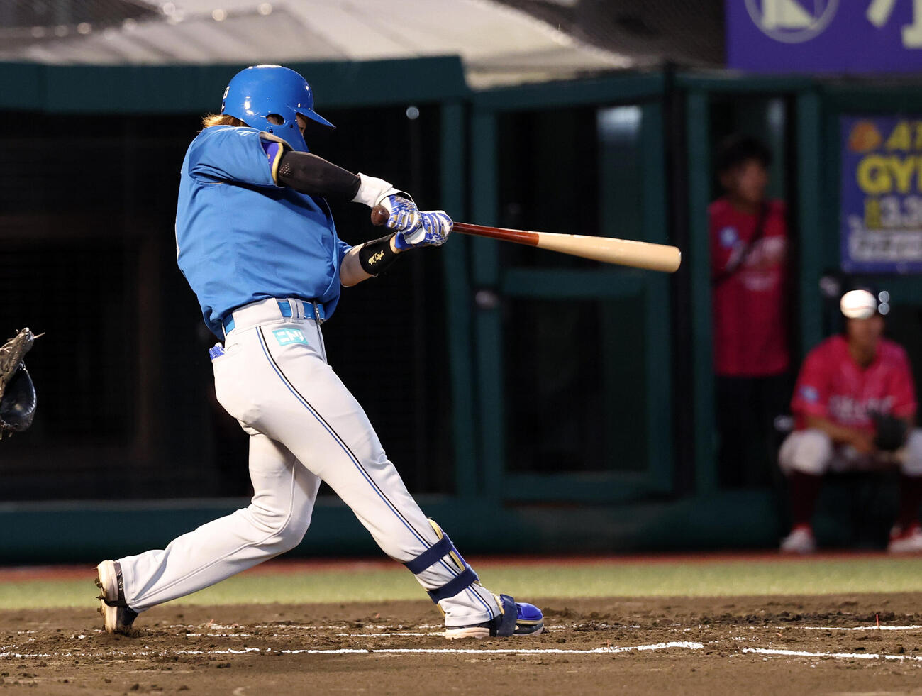 楽天対日本ハム　1回表日本ハム2死二、三塁、水野達稀は2点適時打を放つ（撮影・浅見桂子）