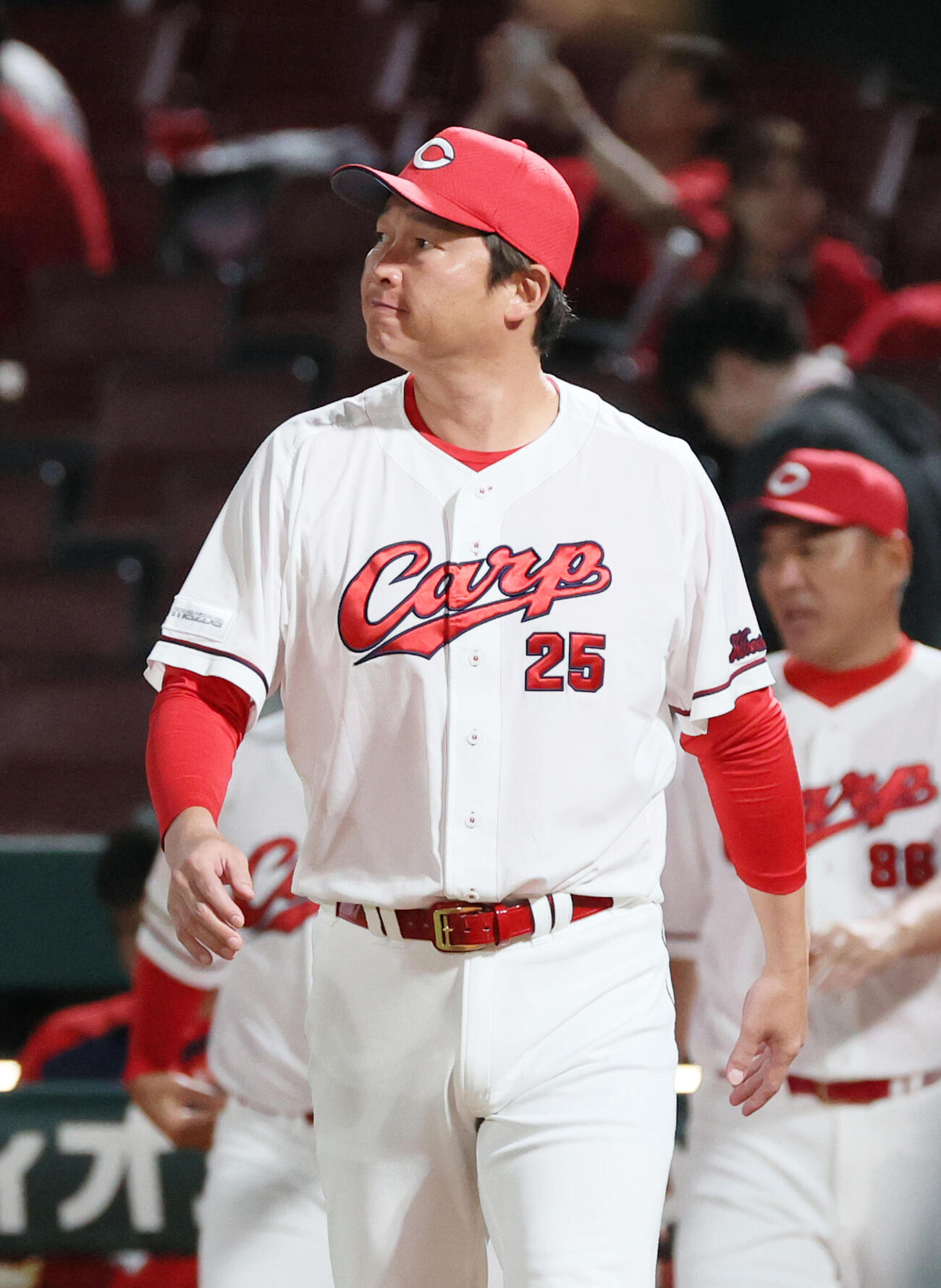 広島対巨人　敗れた広島新井貴浩監督（撮影・加藤孝規）