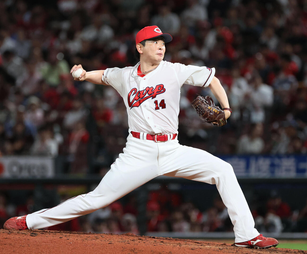4日巨人戦、7回に2番手で登板する広島の大瀬良大地