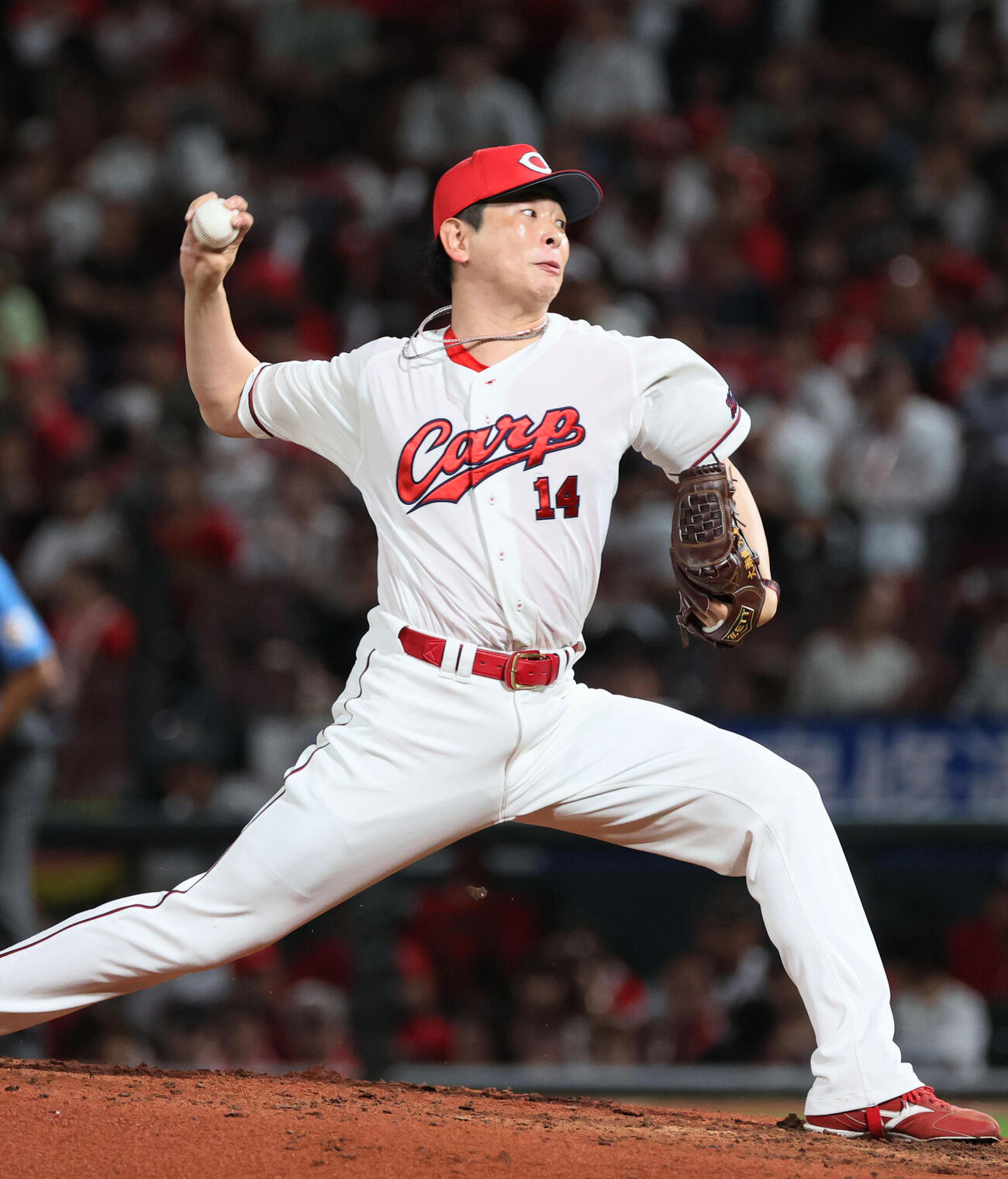 4日巨人戦、7回に2番手で登板する広島の大瀬良大地