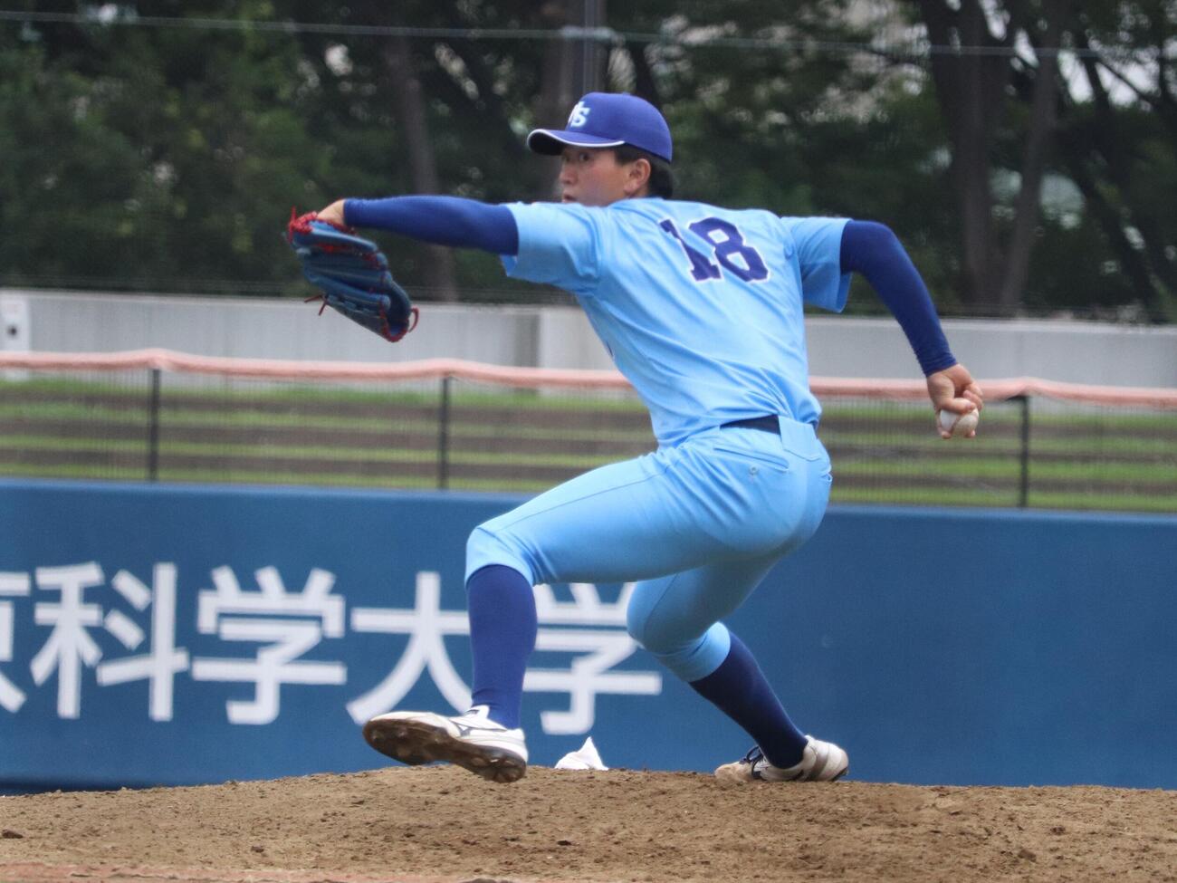 首都大学野球　4番手で登板し、1回を1安打無失点に抑えた日体大の馬場拓海（撮影・保坂淑子）
