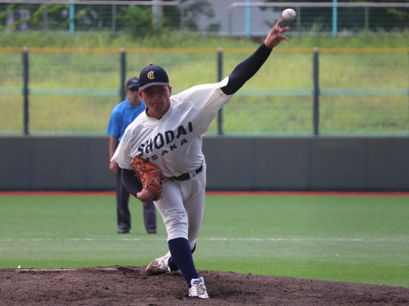 大商大対神戸学院大　先発する大商大・星野世那投手（4年＝近江）（撮影・中島麗）