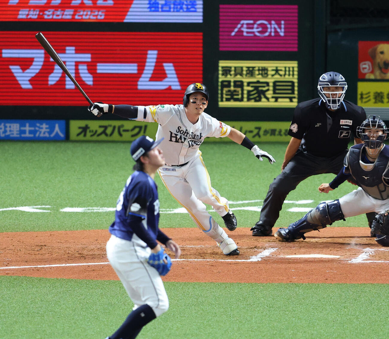 ソフトバンク対西武　6回裏ソフトバンク2死一、三塁、栗原陵矢に左越え適時二塁打を浴びた隅田知一郎（撮影・梅根麻紀）