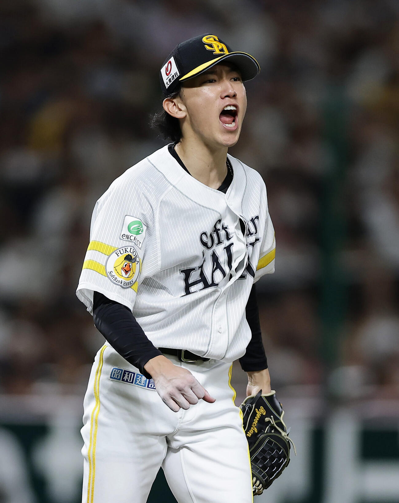 ソフトバンク対西武　4回表西武1死二塁、林安可を見逃し三振に仕留め、雄たけびを上げる大津亮介（撮影・前田充）