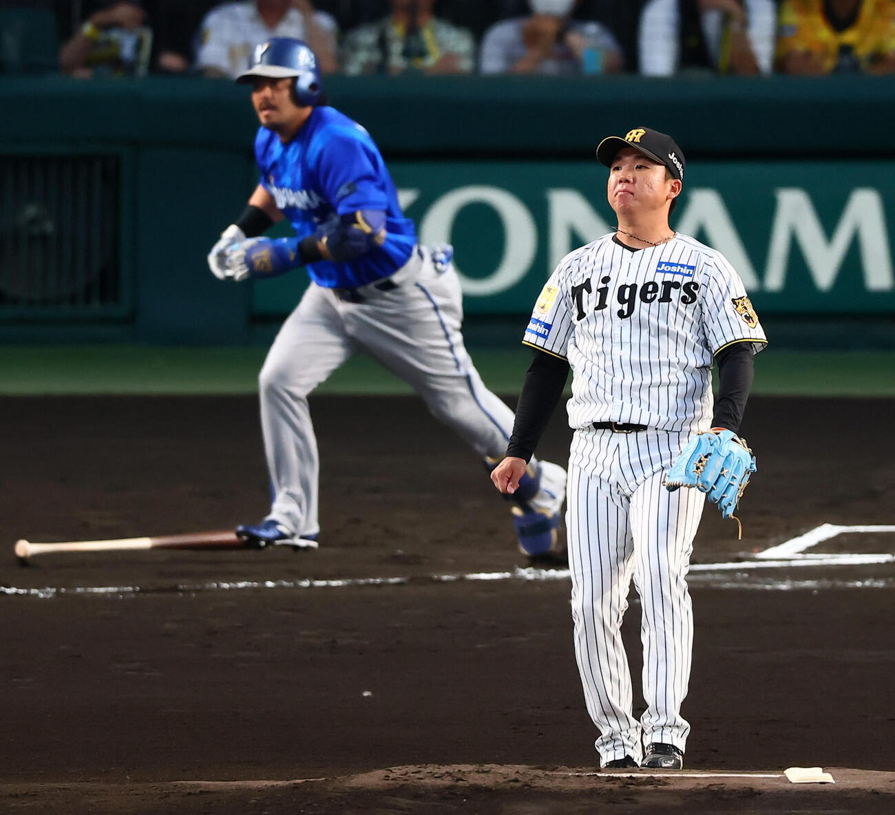 阪神対DeNA 1回表DeNA1死満塁、村上頌樹は宮崎敏郎に右越え適時2点二塁打を打たれ失点する（撮影・加藤哉）