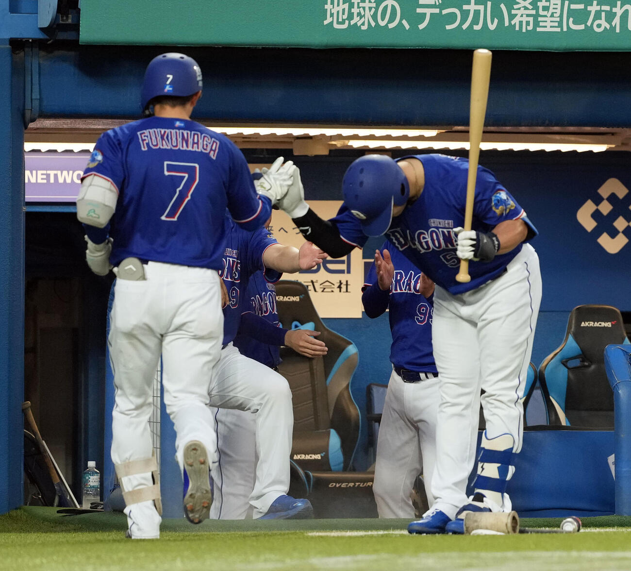 ヤクルト対中日　1回表中日無死、先頭打者本塁打を放った福永裕基を迎える細川成也（撮影・たえ見朱実）