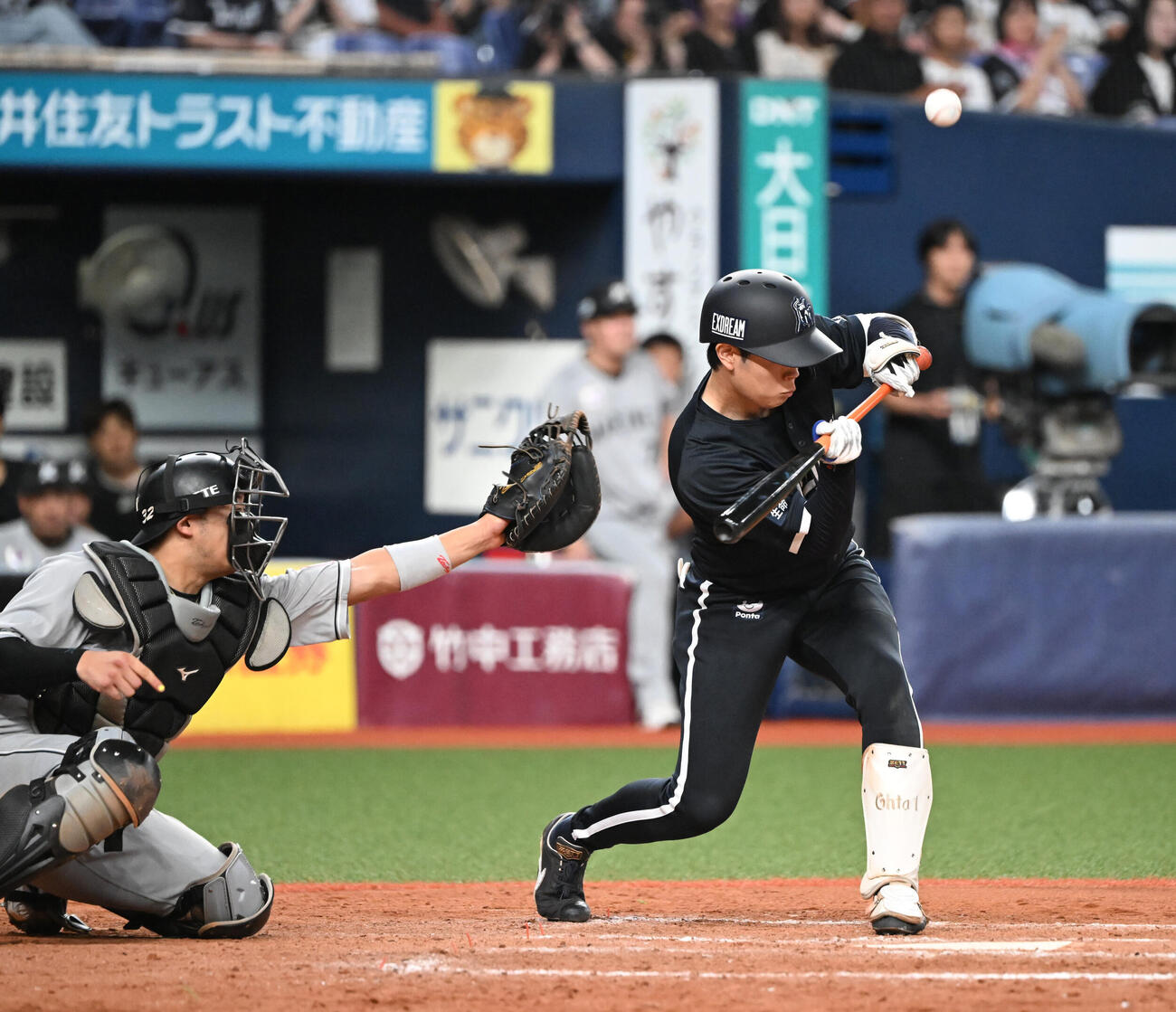 オリックス対ロッテ　9回裏オリックス無死一塁、バント失敗する太田椋（撮影・和賀正仁）